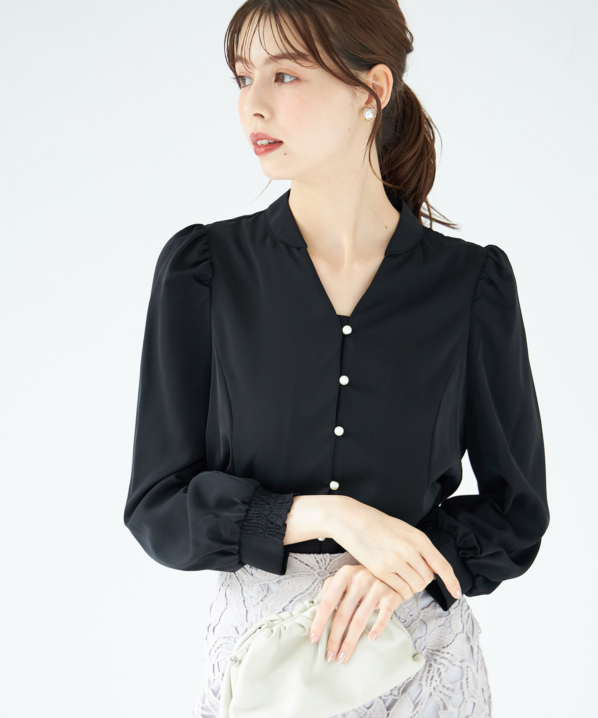 パール釦スタンドスキッパーブラウス   tocco closet(トッコクローゼット)≪Work Style≫ ＊スペシャルプライス品につき返品/キャンセル/配送日指定不可/ラッピング不可/少量在庫のセールの為交換は出来かねる場合がございます。