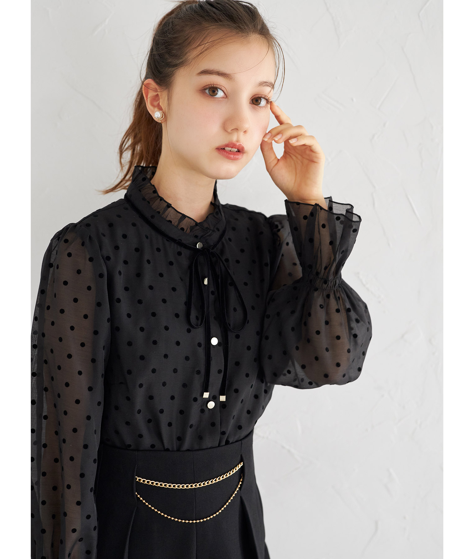 ベロアリボン付きフロッキードットブラウス  9月10日(水)ブラック再販決定☆ 【localis】tocco closet(トッコクローゼット)《tocco closet luxe》《Monotone Collection 2024》