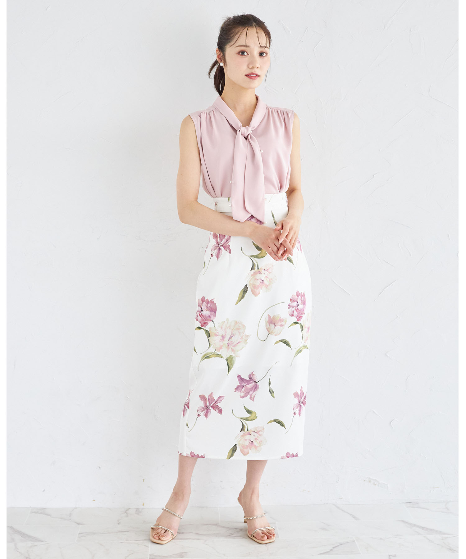 ベルト付きフラワープリントタイトスカート【muluca ムルーカ】 《tocco closet luxe》＊スペシャルプライス品につき返品/キャンセル/配送日指定不可/ラッピング不可/少量在庫のセールの為交換は出来かねる場合がございます。