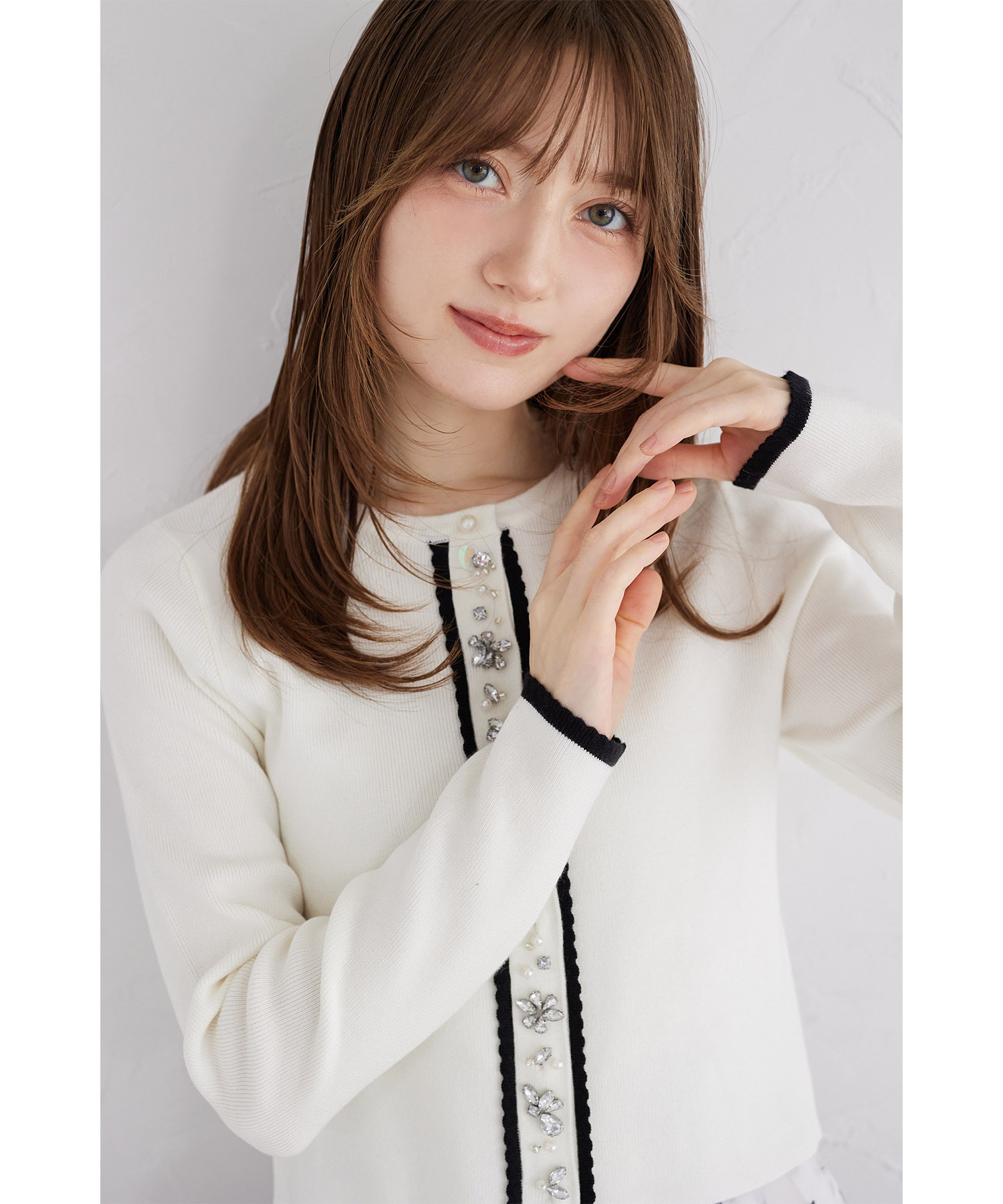 パールビジュー装飾バイカラーカーディガン   1月2日(金)再販決定☆tocco closet(トッコクローゼット)《tocco closet luxe》※ハ・ヨンスさんはブラック着用 ※ブラック少量の在庫確保による再販売の為、交換は出来かねる場合がございます。