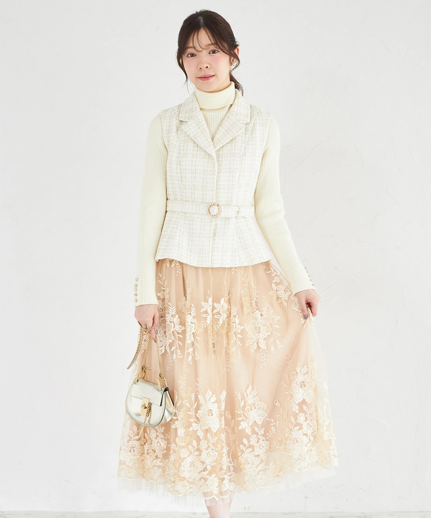 フラワー刺繍チュールボリュームフレアスカート《tocco closet luxe》＊スペシャルプライス品につき返品/キャンセル/配送日指定不可/ラッピング不可/少量在庫のセールの為交換は出来かねる場合がございます。