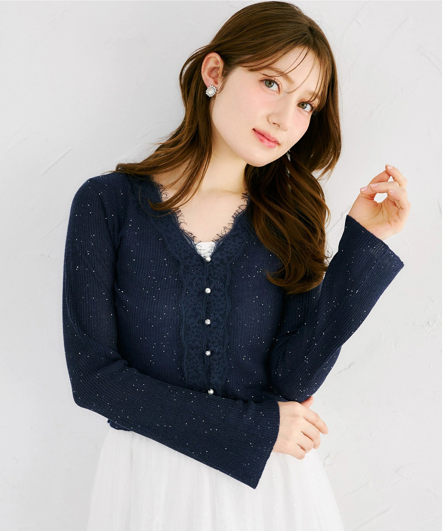 スパンコール入りレース装飾リブニットカーディガン 4月28日(火)再販決定☆ tocco closet(トッコクローゼット)　《tocco closet luxe》※有村実樹さんはアイスグレー＆オフホワイト着用