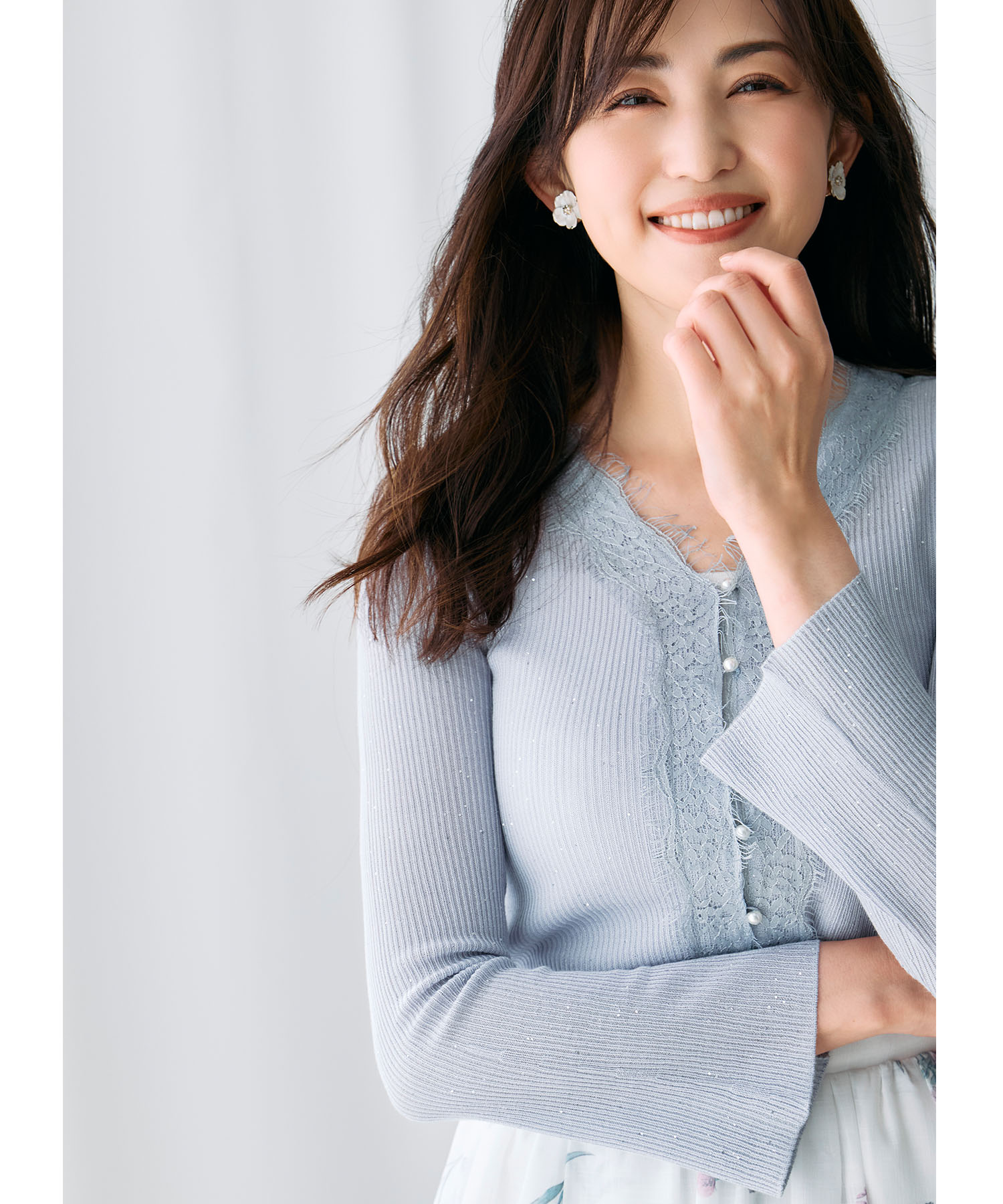 スパンコール入りレース装飾リブニットカーディガン tocco closet(トッコクローゼット)　《tocco closet luxe》※有村実樹さんはアイスグレー＆オフホワイト着用