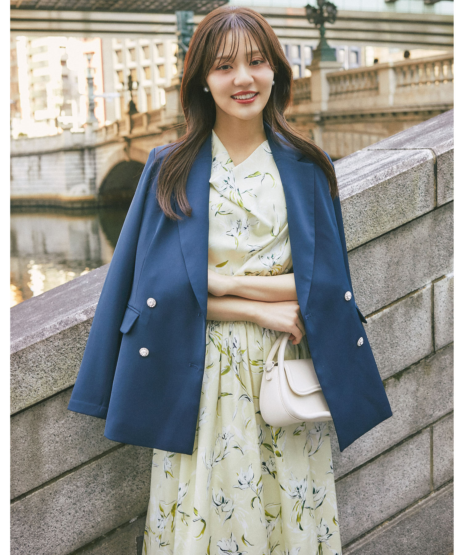 ドレープネックウエストシャーリングリリーフラワープリントワンピース   6月2日(火)再販決定☆《tocco closet luxe》 ※少量の在庫確保による再販売の為、交換は出来かねる場合がございます。予めご了承ください。