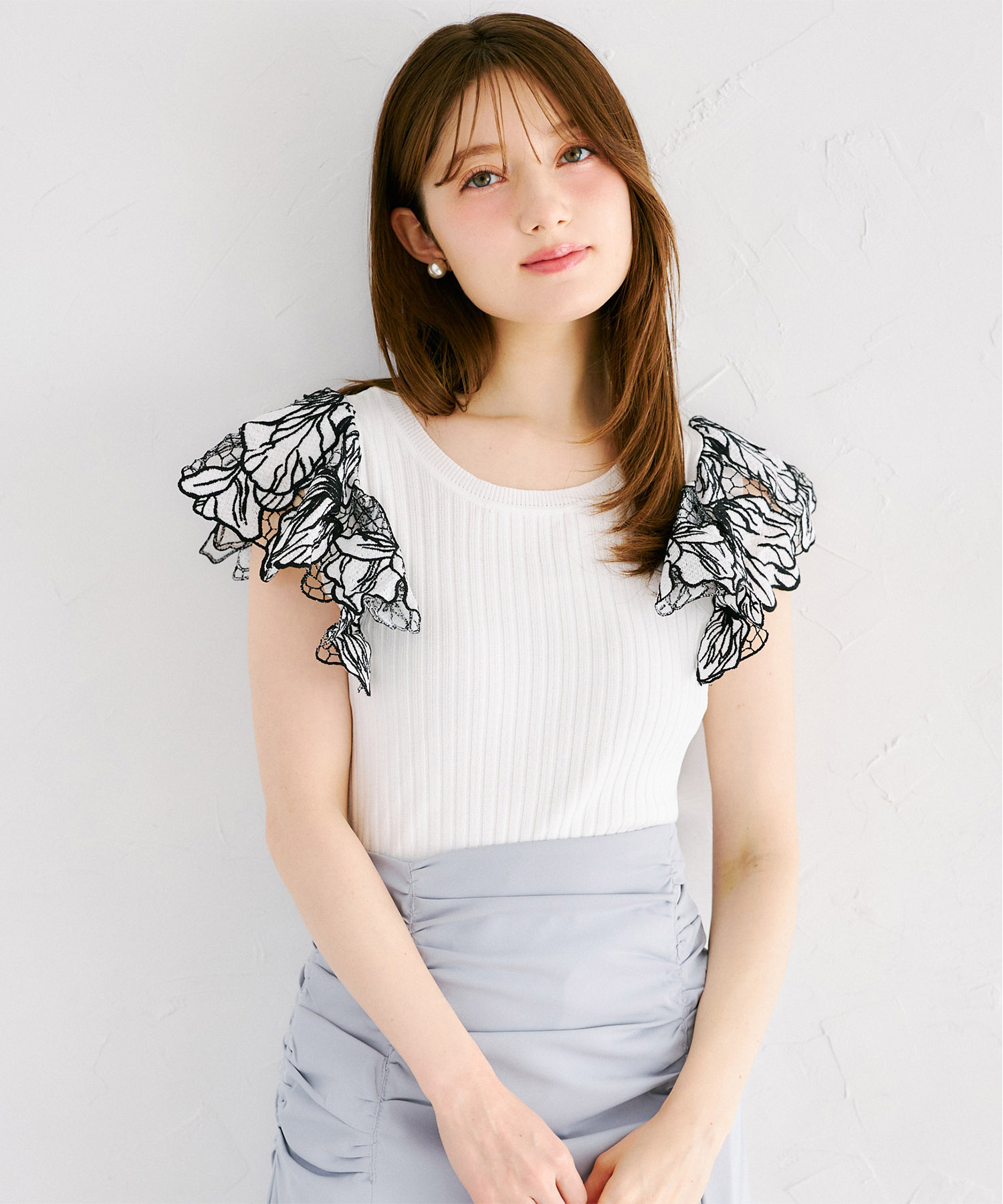 tocco トッコクローゼット　バイカラーカットワークレース付きリブニットプルオーバー