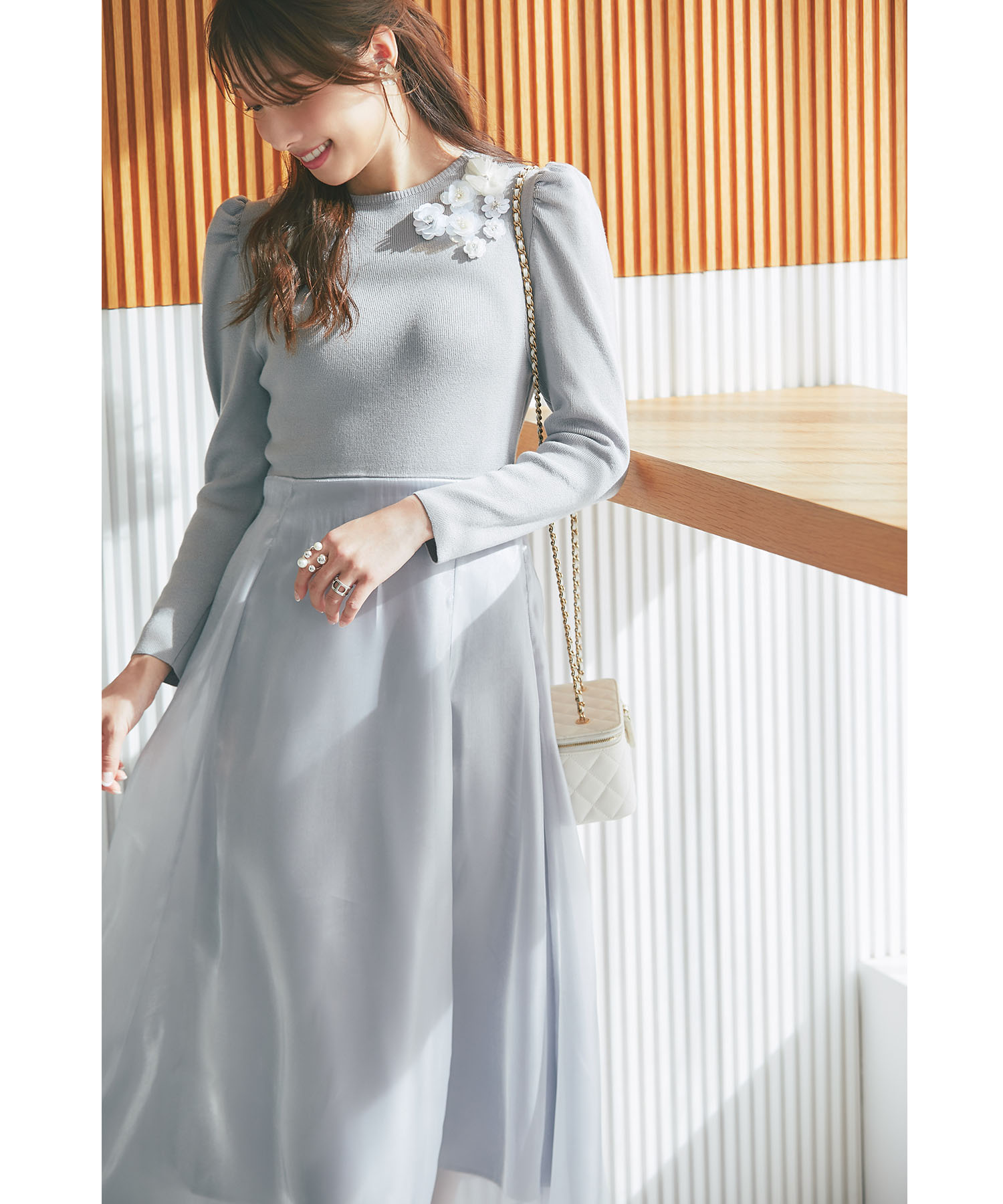 ウエストリボン付きフラワービジューニットドッキングワンピース  tocco closet《tocco closet luxe》《冨張愛さんコラボ》＊スペシャルプライス品につき返品/キャンセル/配送日指定不可/ラッピング不可/少量在庫のセールの為交換は出来かねる場合がございます。