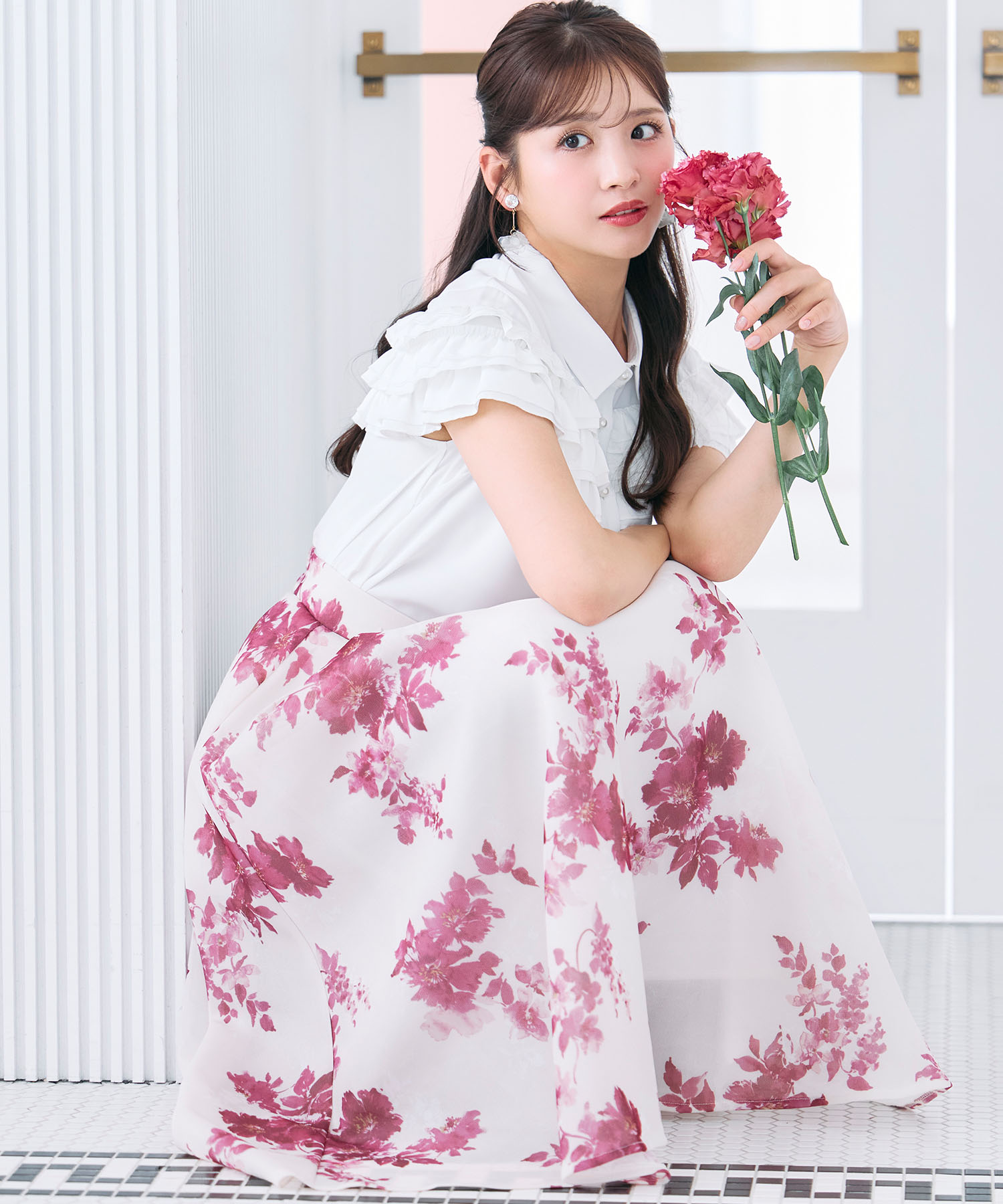 シアーボンディングフラワープリントタックフレアスカート tocco closet(トッコクローゼット)《tocco closet luxe》《BlackCollection》※綺咲愛里さんはダークチェリー着用