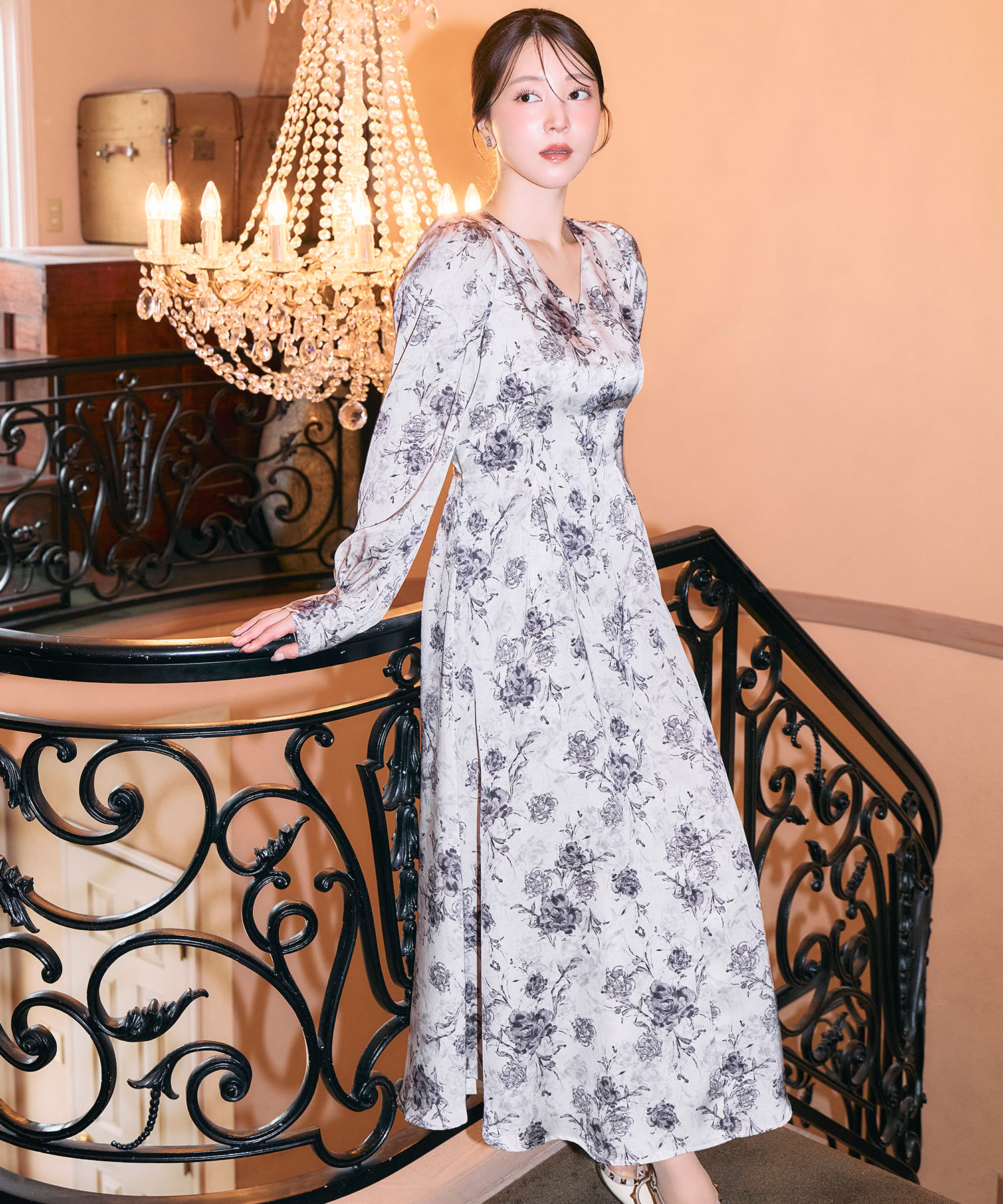 tocco トッコクローゼット　
アンティークフラワーマットサテンワンピース