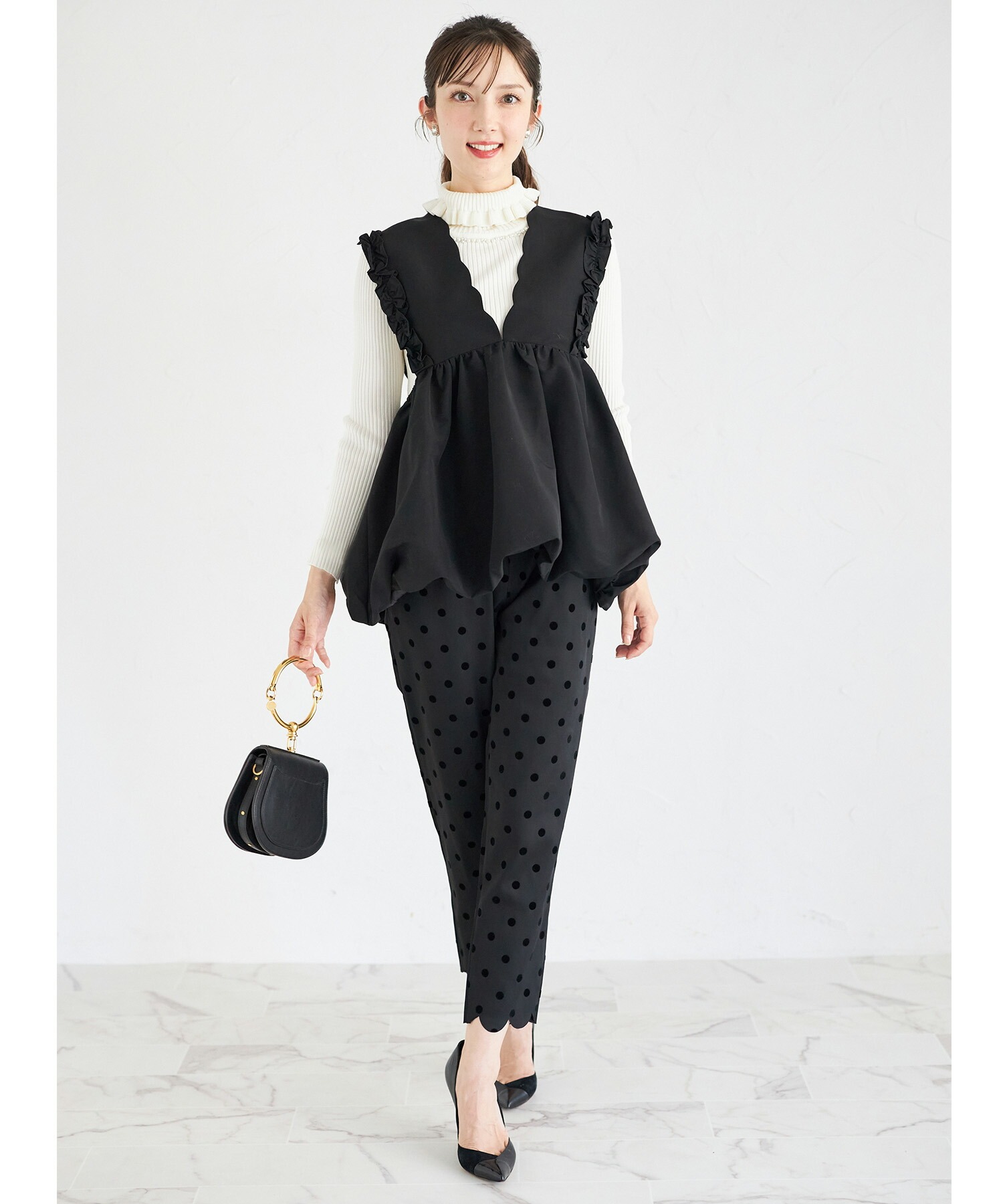 ポケット付きスカラップフロッキードットパンツ 12月30日(月)オフィシャルサイト限定再販☆【ajelia アジェリア】 tocco closet(トッコクローゼット)※少量の在庫確保による再販売の為、交換は出来かねる場合がございます。予めご了承ください。