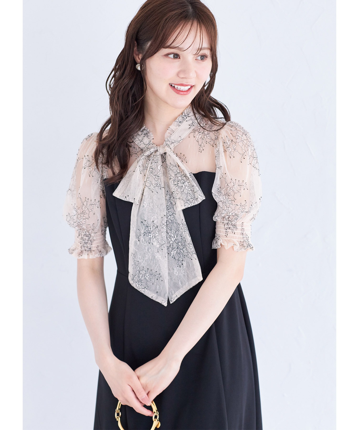 ボウタイリボン付きレースドッキングワンピース【alogea アロジア】 tocco closet(トッコクローゼット) ＊スペシャルプライス品につき返品/キャンセル/配送日指定不可/ラッピング不可/少量在庫のセールの為交換は出来かねる場合がございます。
