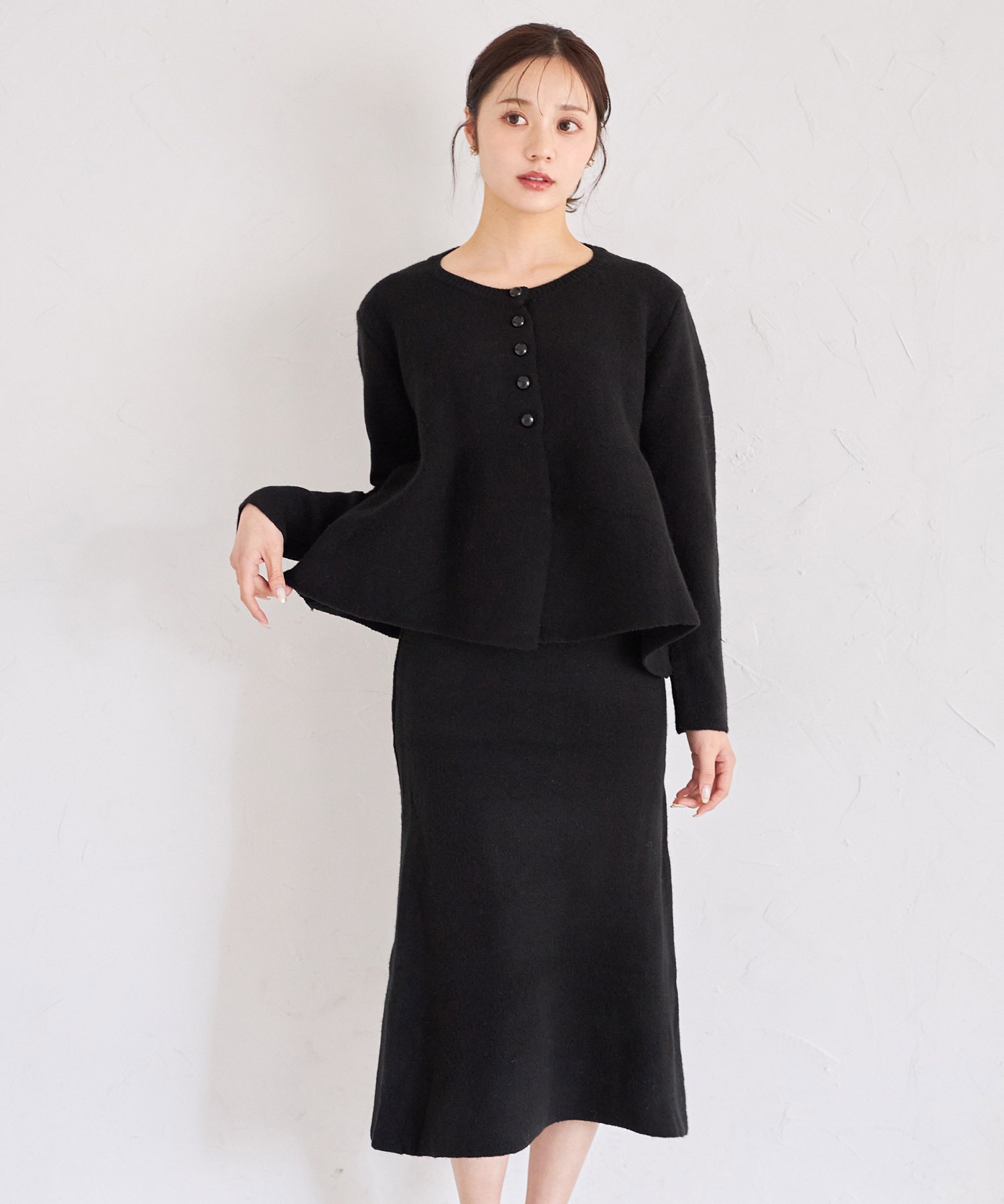 ペプラムニットカーディガン×ニットタイトスカートセットアップ【amarilis アマリリス】 tocco closet ＊スペシャルプライス品につき返品/キャンセル/配送日指定不可/ラッピング不可/少量在庫のセールの為交換は出来かねる場合がございます。