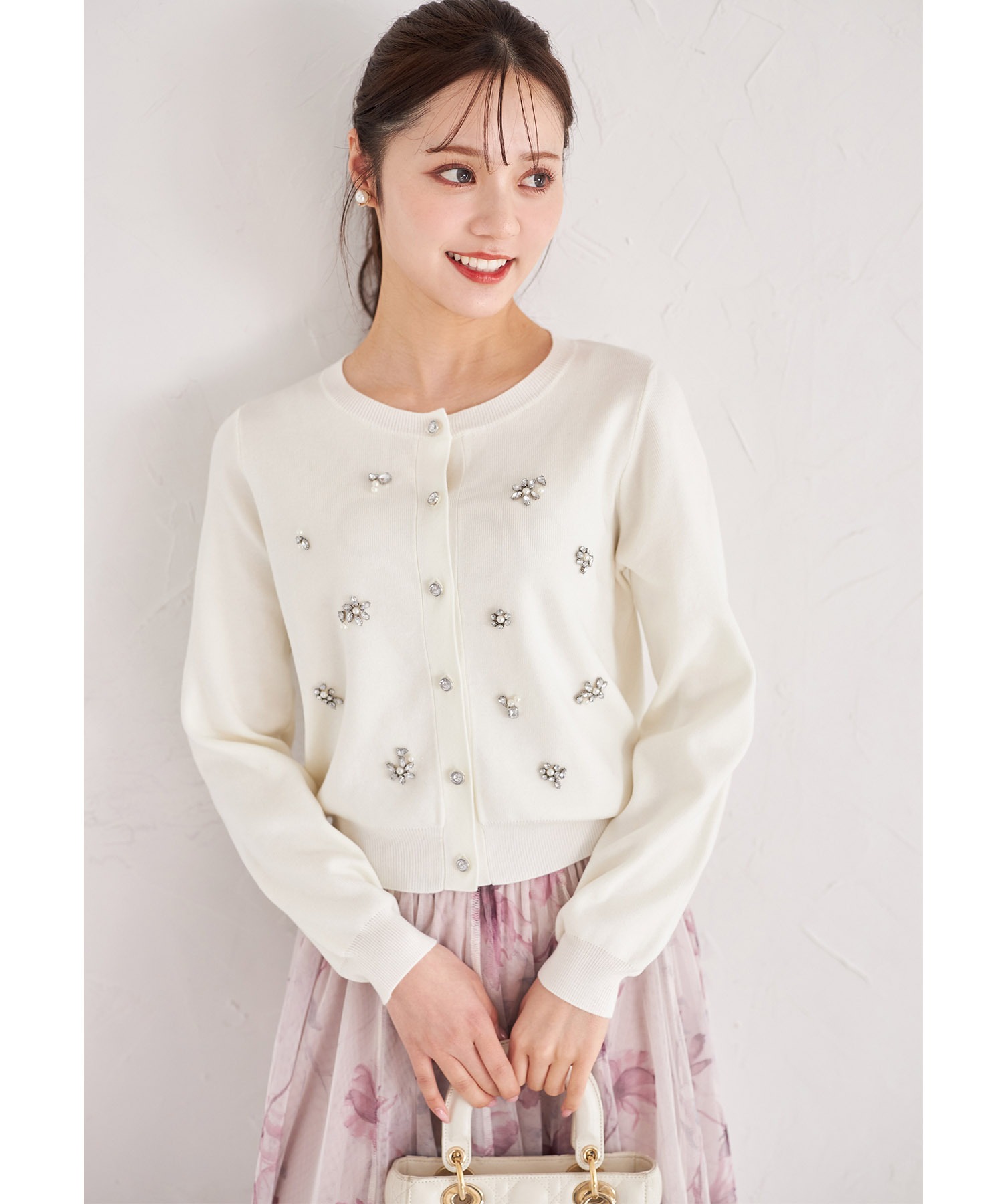パール＆クリアビジュー付きニットカーディガン【amarylis 】 tocco closet ＊スペシャルプライス品につき返品/キャンセル/配送日指定不可/ラッピング不可/少量在庫のセールの為交換は出来かねる場合がございます。