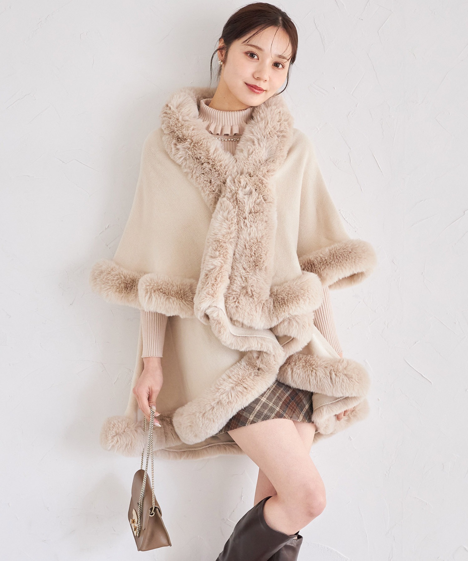 ふわふわファー付きケープマント 1月17日(金)オフィシャルサイト限定再販☆【briarose ブリアロス】 tocco closet(トッコクローゼット)※少量の在庫確保による再販売の為、交換は出来かねる場合がございます。予めご了承ください。