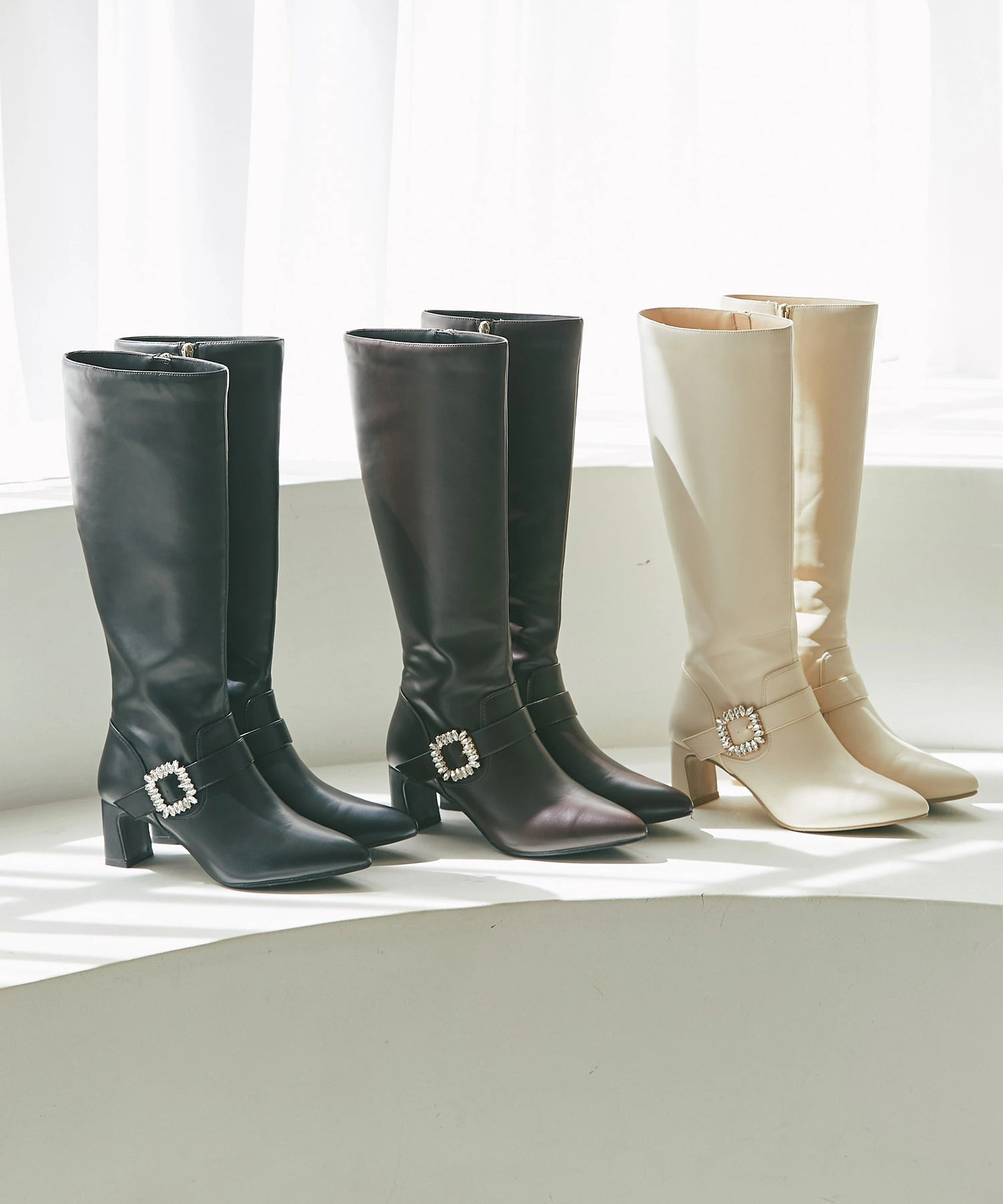 ベルトデザインバックルビジュー付きロングブーツ  tocco closet  2/7(土)～2/15(日)期間限定送料無料☆【送料無料アイテム◆一緒にご注文の商品も送料無料になります】＊スペシャルプライス品につき返品/キャンセル/配送日指定不可/ラッピング不可