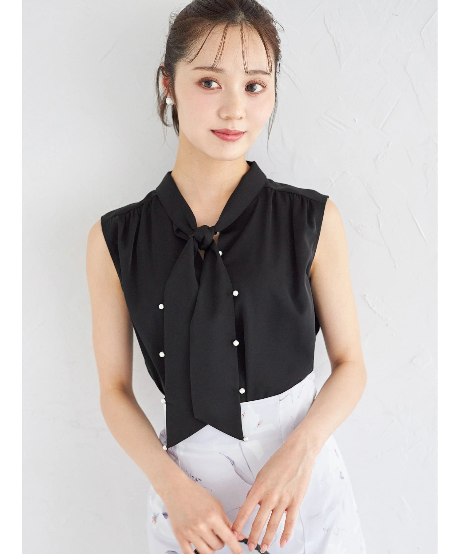 パール付きボウタイブラウス【cecely セセリー】《tocco closet luxe》＊スペシャルプライス品につき返品/キャンセル/配送日指定不可/ラッピング不可/少量在庫のセールの為交換は出来かねる場合がございます。