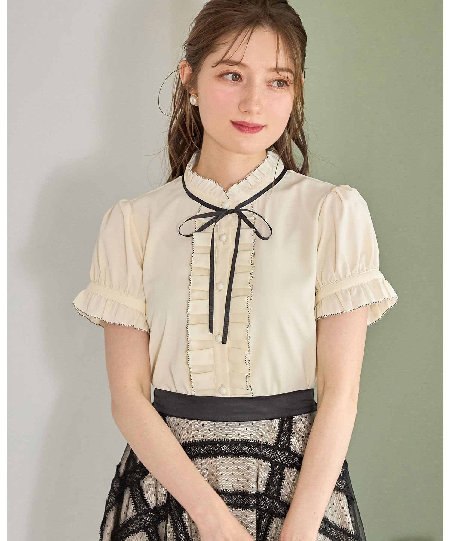 ボウタイりぼん配色ステッチ入りフリルブラウス【corinna コリンナ】 tocco closet(トッコクローゼット)　7/22スタート！スペシャルプライス＊スペシャルプライス品につき返品/交換/キャンセル/配送日指定不可/ラッピング不可