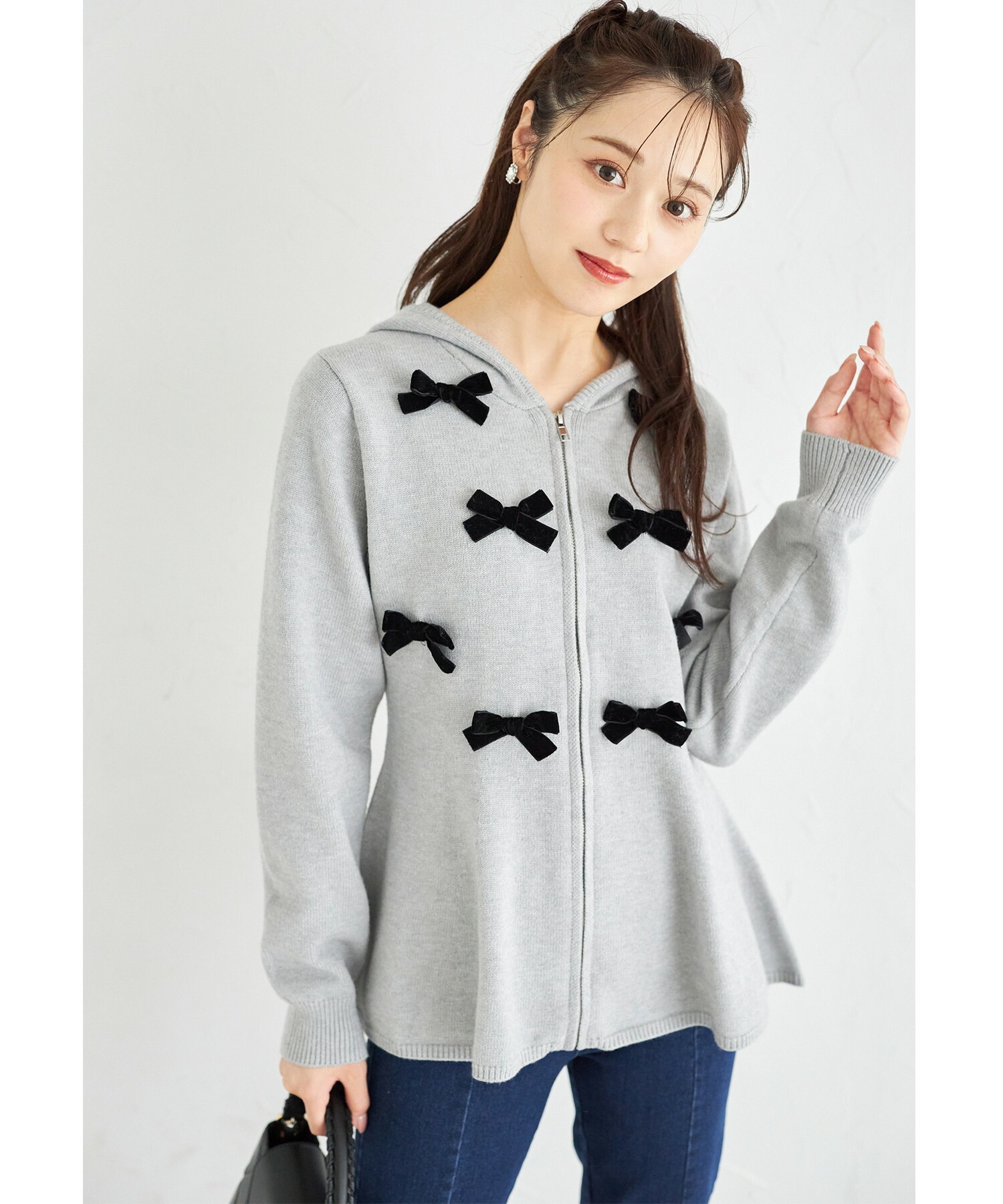 ベロアリボン付きペプラムニットパーカー【daphne ダフネ】 tocco closet(トッコクローゼット)＊スペシャルプライス品につき返品/キャンセル/配送日指定不可/ラッピング不可/少量在庫のセールの為交換は出来かねる場合がございます。