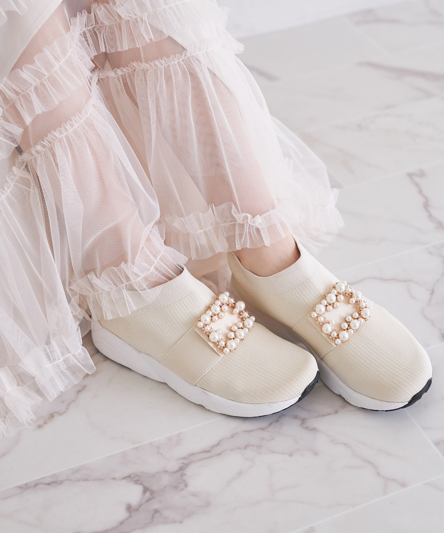 パールビジュー付きニットスニーカー 【deliora デリオラ】 tocco closet(トッコクローゼット)《Shoes Collection》※少量の在庫確保による再販売の為、交換は出来かねる場合がございます。予めご了承ください。