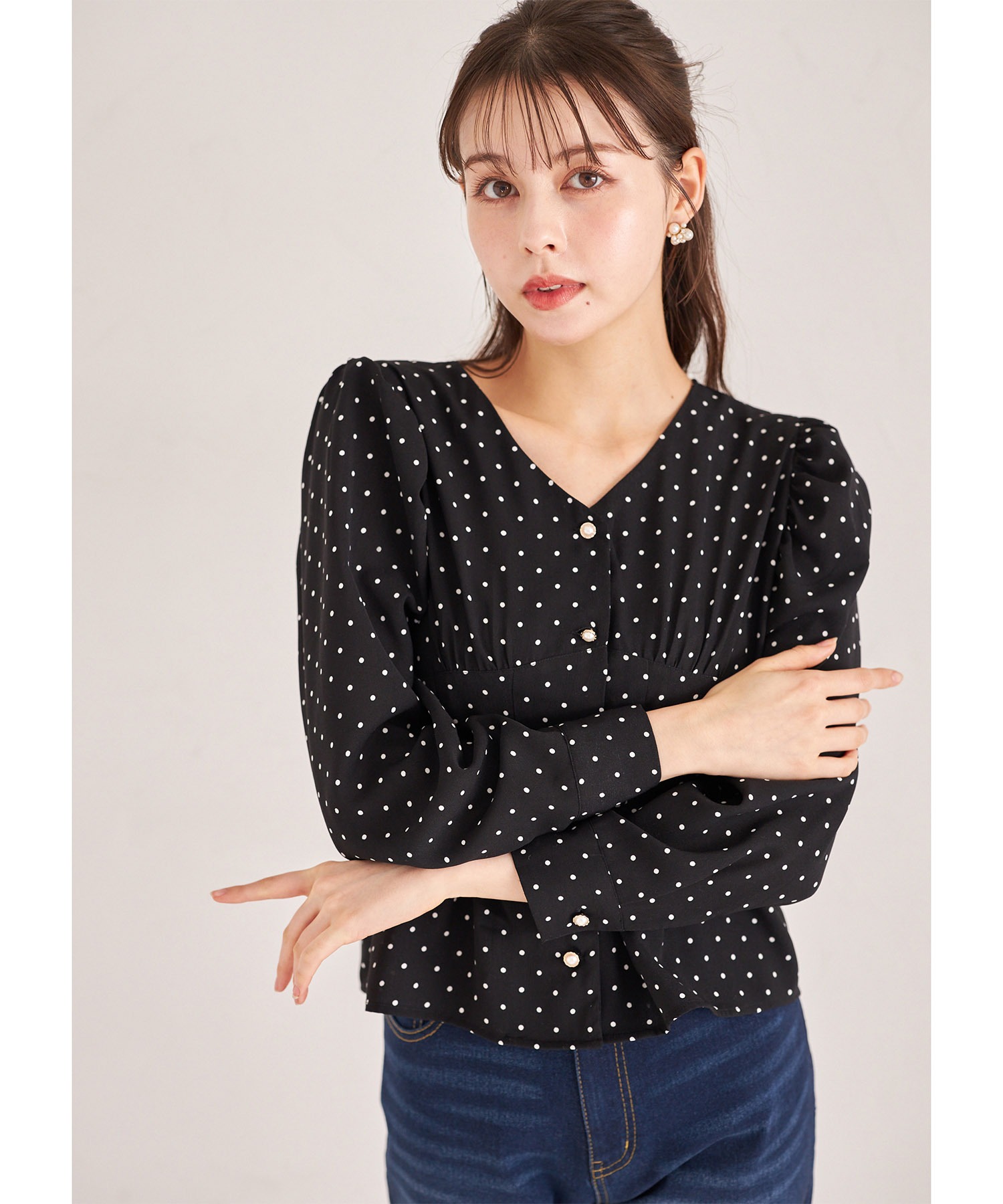 パール釦ドットペプラムブラウス【diamora ディアモラ】 tocco closet ＊スペシャルプライス品につき返品/キャンセル/配送日指定不可/ラッピング不可/少量在庫のセールの為交換は出来かねる場合がございます。