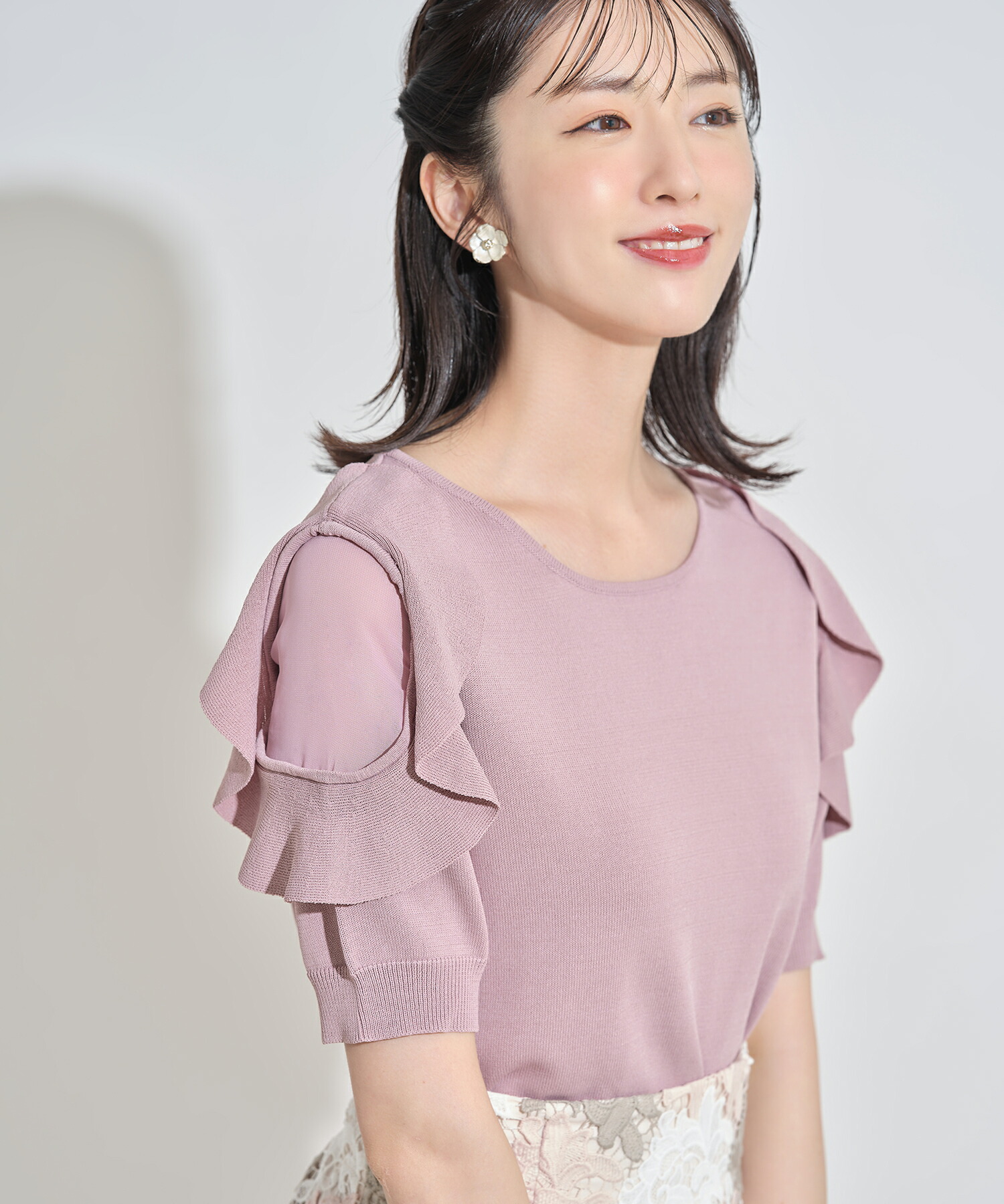 フリル付きシフォン切り替えニットプルオーバー【drees ドリース】 tocco closet　8/17スタート！＊スペシャルプライス品につき返品/キャンセル/配送日指定不可/ラッピング不可/少量在庫のセールの為交換は出来かねる場合がございます。
