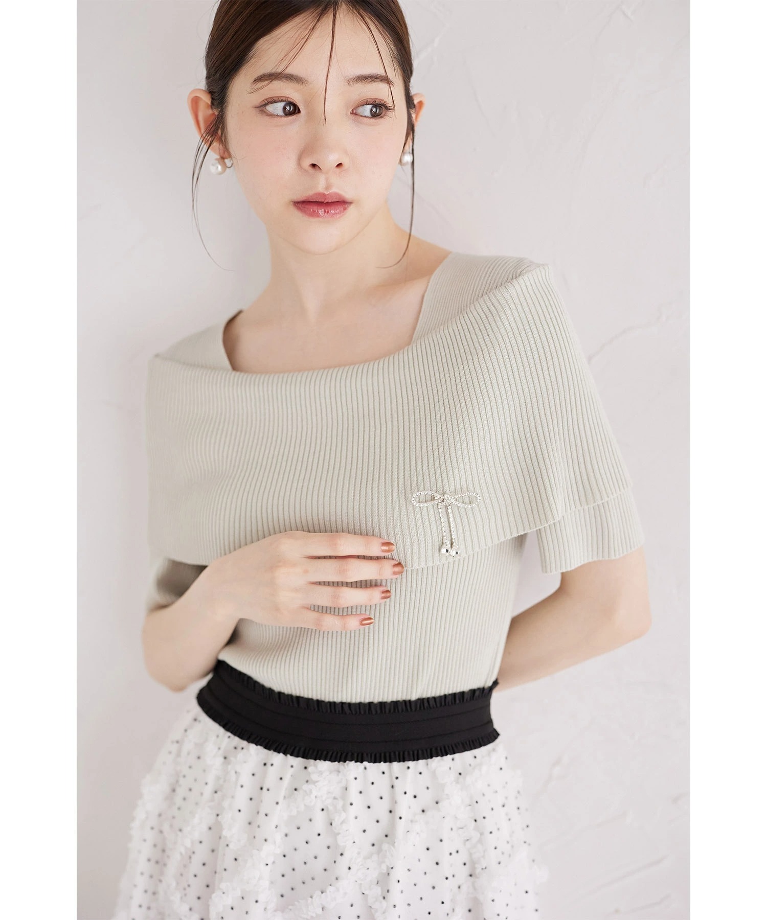 ビジューリボンブローチ付きオフショルリブニットプルオーバー8月2日(土)オフィシャルサイト限定ブラック、ピンク、ミント再販☆【dulcin デュルシン】※少量の在庫確保による再販売の為、交換は出来かねる場合がございます。予めご了承ください。