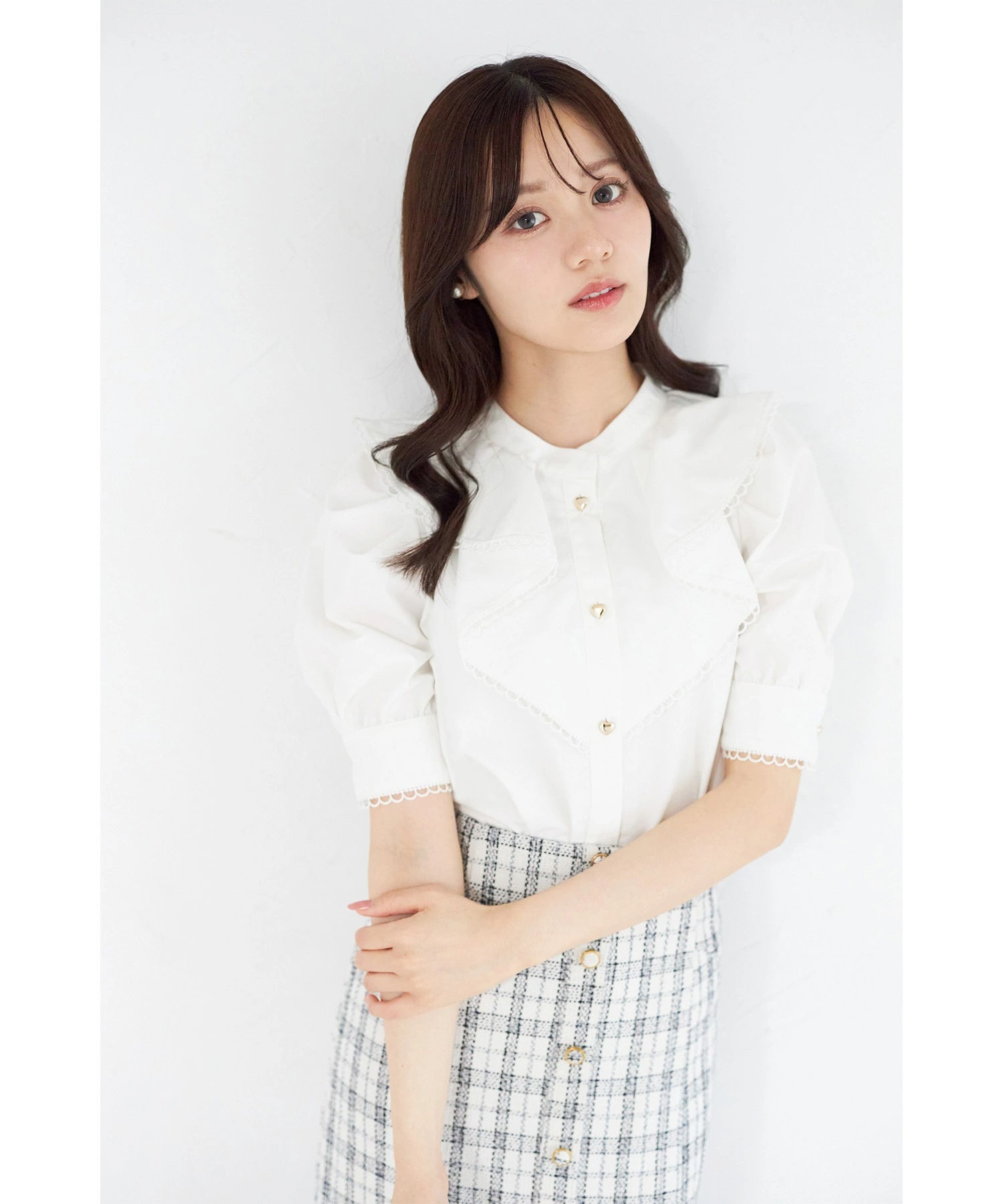 ハート釦ラインレース装飾ラッフルフリルブラウス 【elfilia エルフィリア】 tocco closet＊スペシャルプライス品につき返品/キャンセル/配送日指定不可/ラッピング不可/少量在庫のセールの為交換は出来かねる場合がございます。