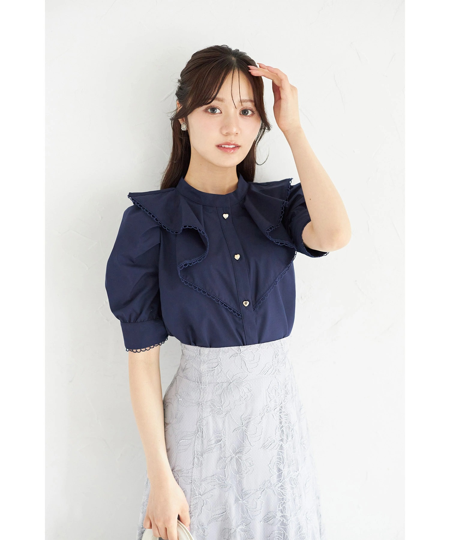 ハート釦ラインレース装飾ラッフルフリルブラウス  tocco closet＊スペシャルプライス品につき返品/キャンセル/配送日指定不可/ラッピング不可/少量在庫のセールの為交換は出来かねる場合がございます。