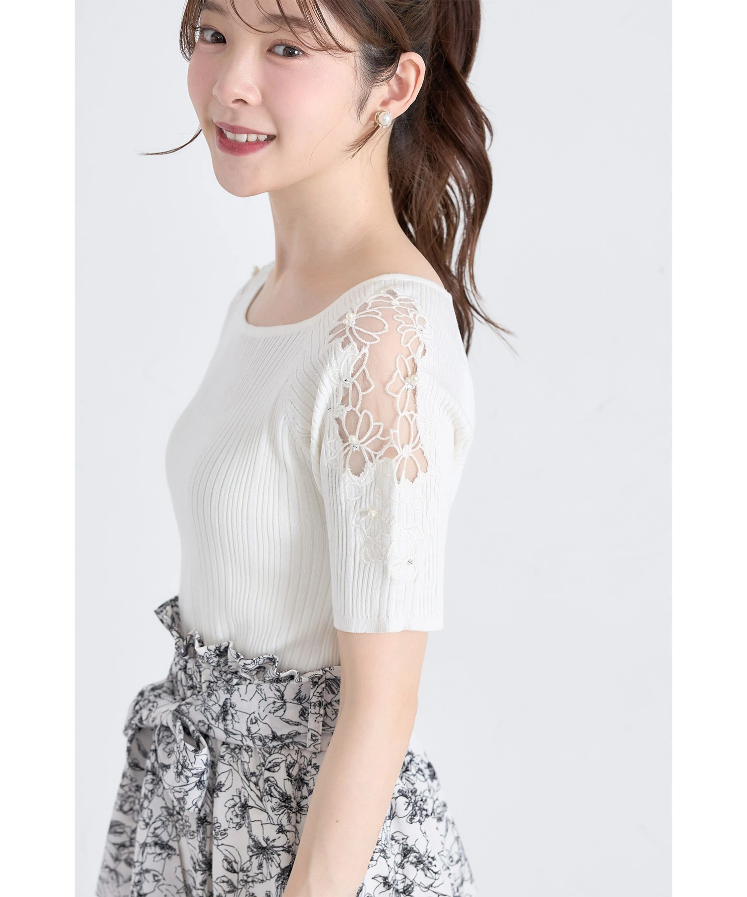 パールビジュー付きフラワー刺繍シアースリーブ切り替えランダムリブニットプルオーバー　ブラック・オフホワイト・ライトブルー再販決定☆【falante ファランテ】 tocco closet(トッコクローゼット)