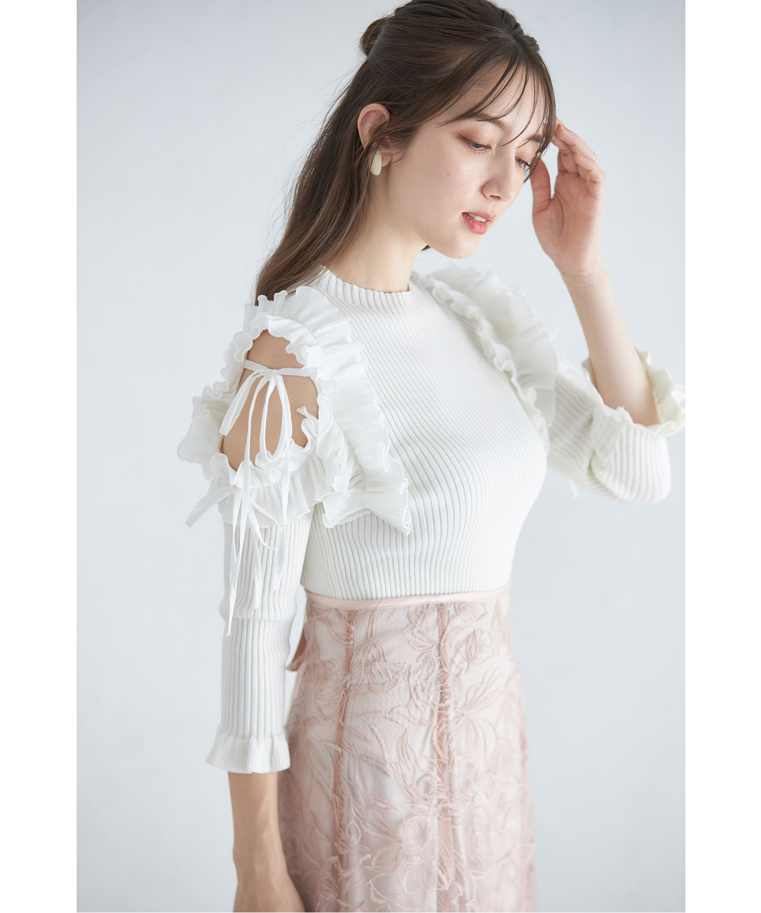りぼん付きシフォンプリーツ切り替えリブニットプルオーバー  ≪tocco closet luxe≫ ＊スペシャルプライス品につき返品/キャンセル/配送日指定不可/ラッピング不可/少量在庫のセールの為交換は出来かねる場合がございます。