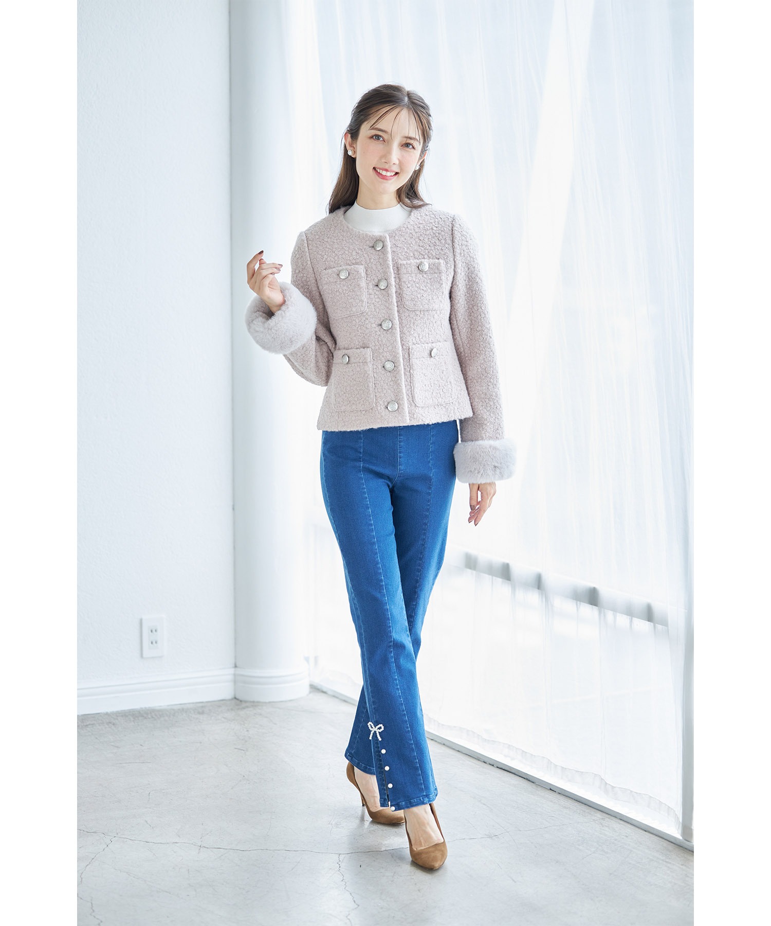 リボン＆パール付きストレッチデニムパンツ tocco closet(トッコクローゼット) ＊スペシャルプライス品につき返品/キャンセル/配送日指定不可/ラッピング不可/少量在庫のセールの為交換は出来かねる場合がございます。