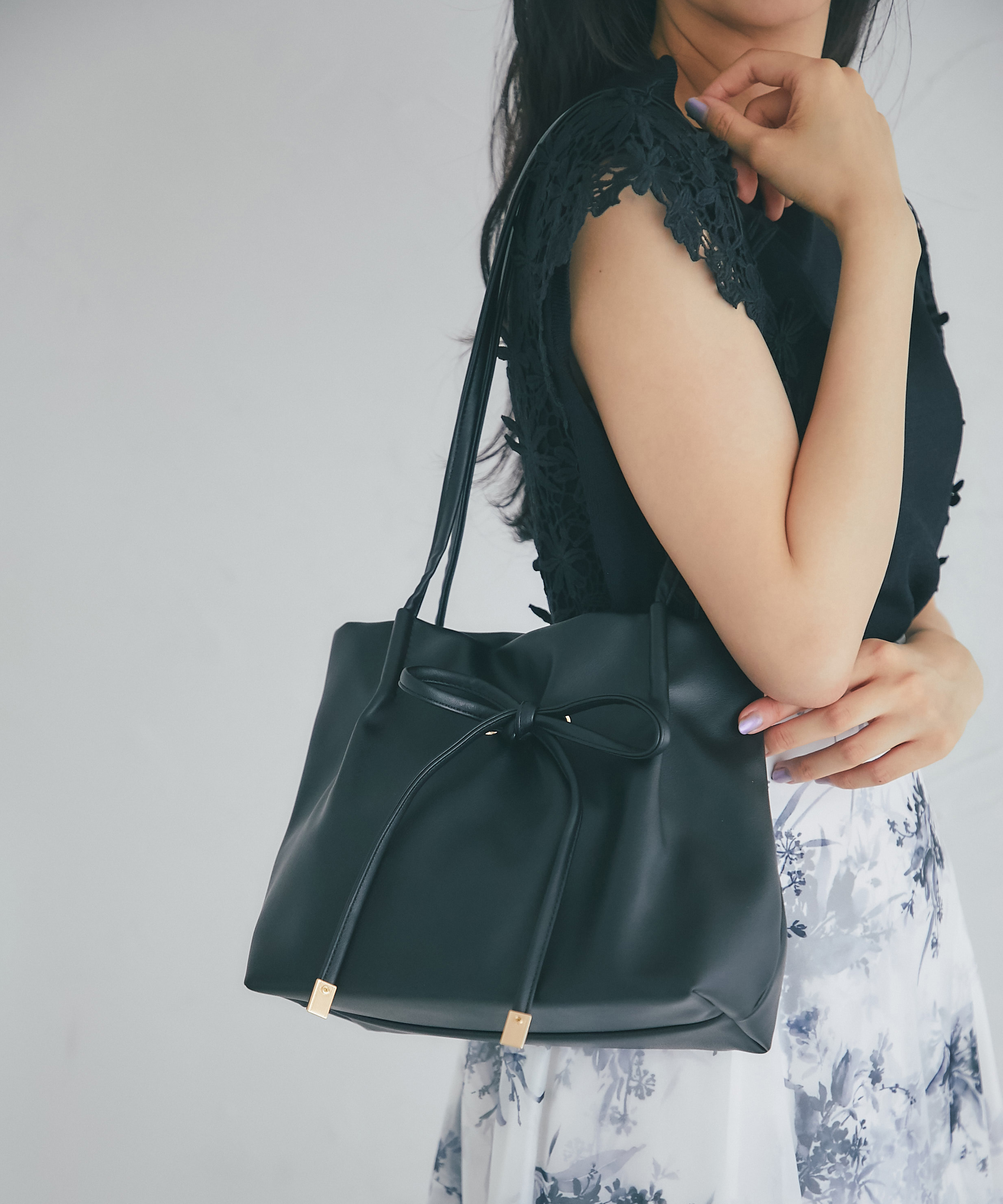 リボン付きロングハンドルトートバッグ  tocco closet  ※セレクトアイテム ＊スペシャルプライス品につき返品/キャンセル/配送日指定不可/ラッピング不可/少量在庫のセールの為交換は出来かねる場合がございます。