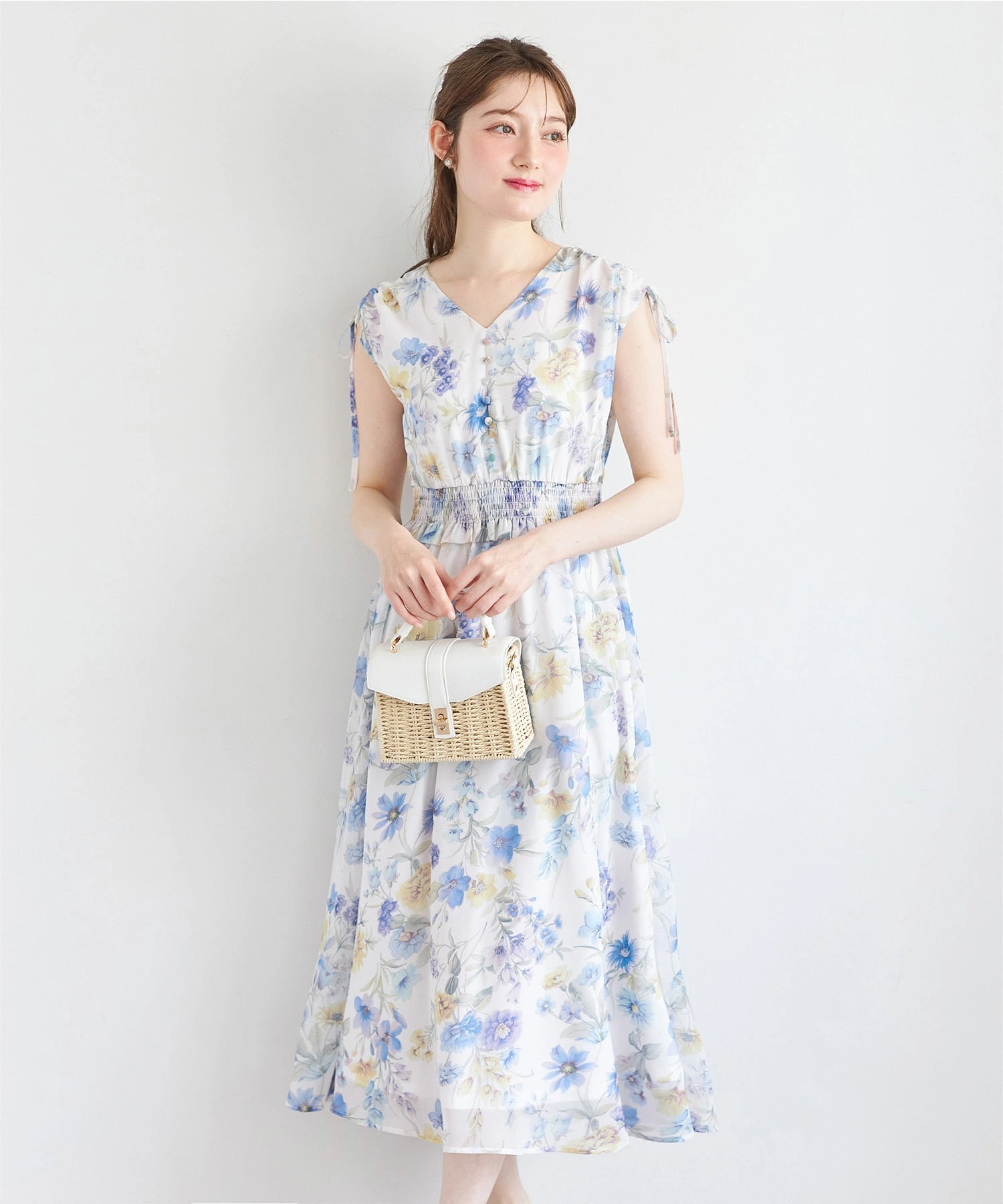 tocco トッコクローゼット　
肩ドロストリボン付きフラワープリントウエストシャーリングワンピース