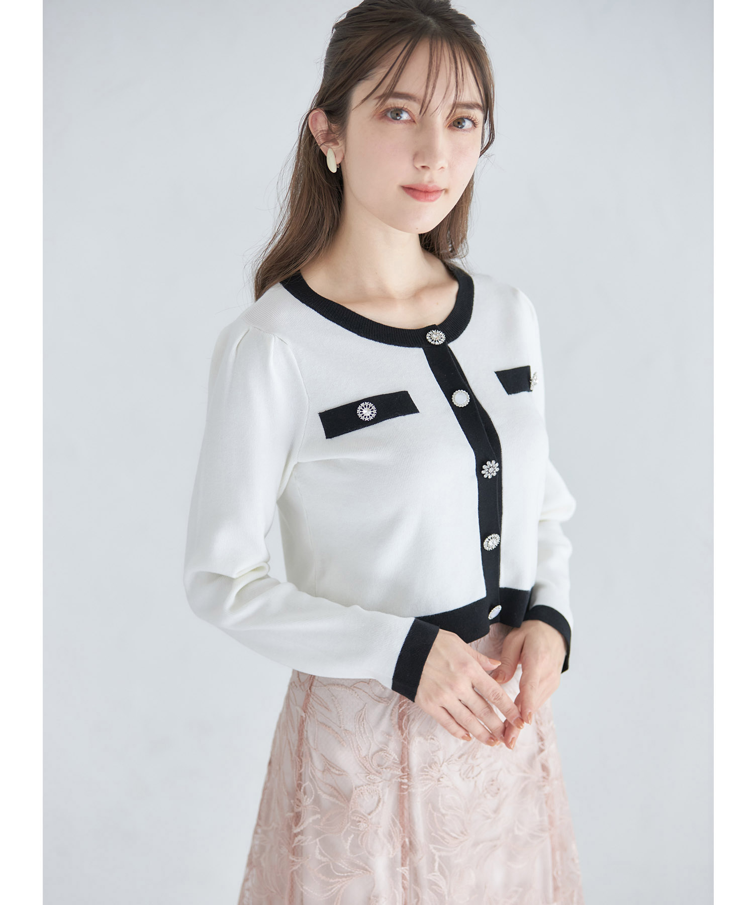 ビジュー装飾バイカラーニットジャケットライクカーディガン【fleaby 】 tocco closet(トッコクローゼット)≪tocco closet luxe≫ ＊スペシャルプライス品につき返品/キャンセル/配送日指定不可/ラッピング不可/少量在庫のセールの為交換は出来かねる場合がございます。