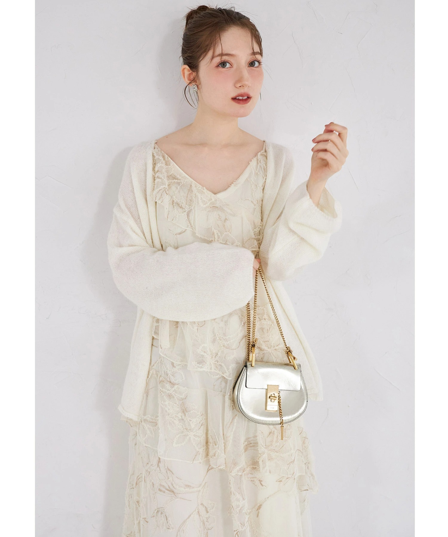 ドロップショルダーニットカーディガン×刺繍入りラッフルフリルキャミワンピースセット 【founea フォニア】 tocco closet(トッコクローゼット)　