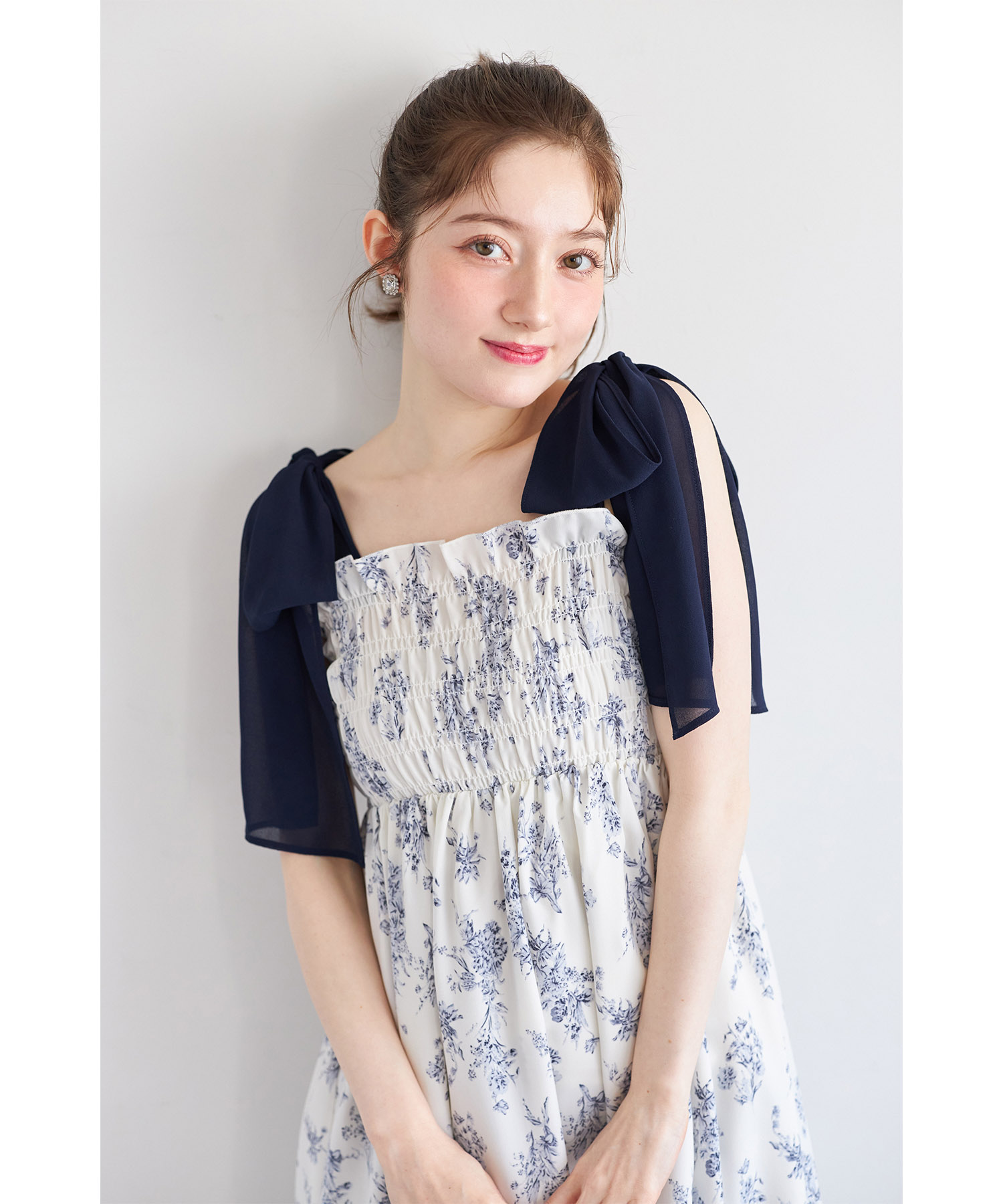ショルダーリボン付きフラワープリントシャーリングワンピース【fozale フォゼル】tocco closet(トッコクローゼット)