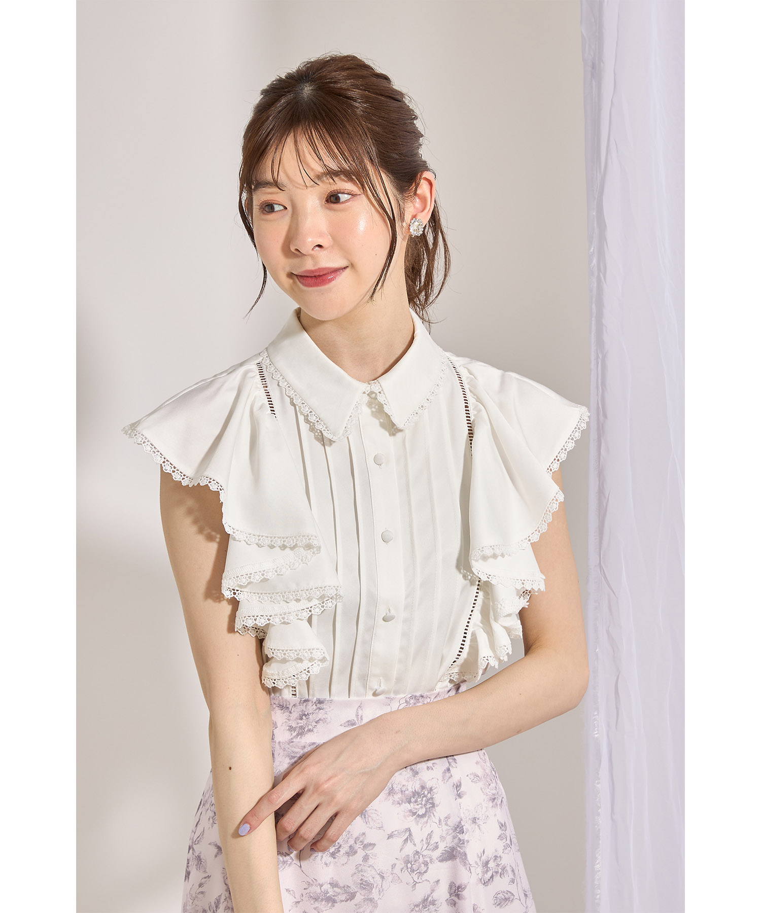 ラインレース装飾ラッフルフリルスリーブブラウス【galens ガレンス】 tocco closet(トッコクローゼット)