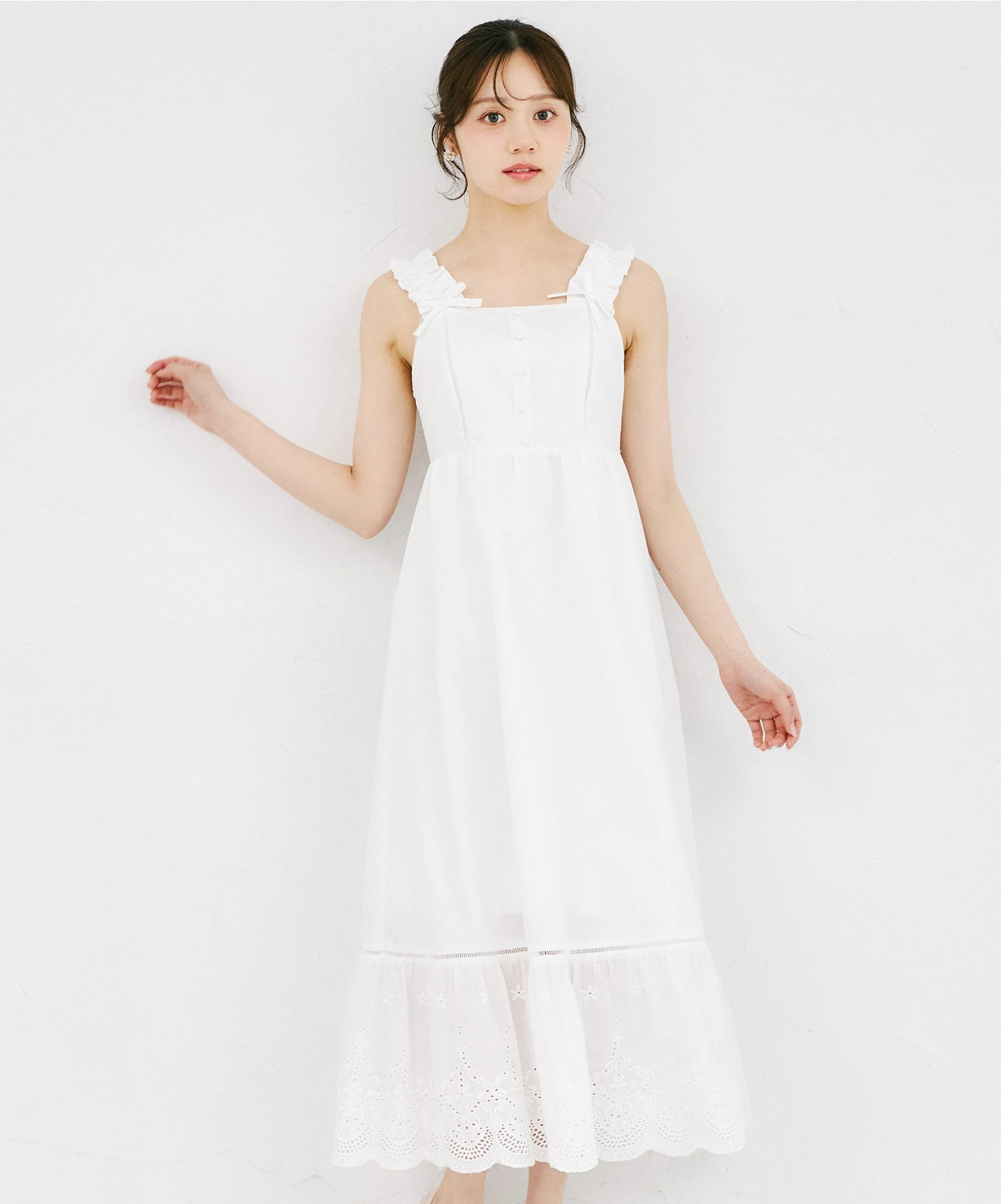 リボン付きカットワークレースバックレースアップワンピース   tocco closet(トッコクローゼット)＊スペシャルプライス品につき返品/キャンセル/配送日指定不可/ラッピング不可/少量在庫のセールの為交換は出来かねる場合がございます。