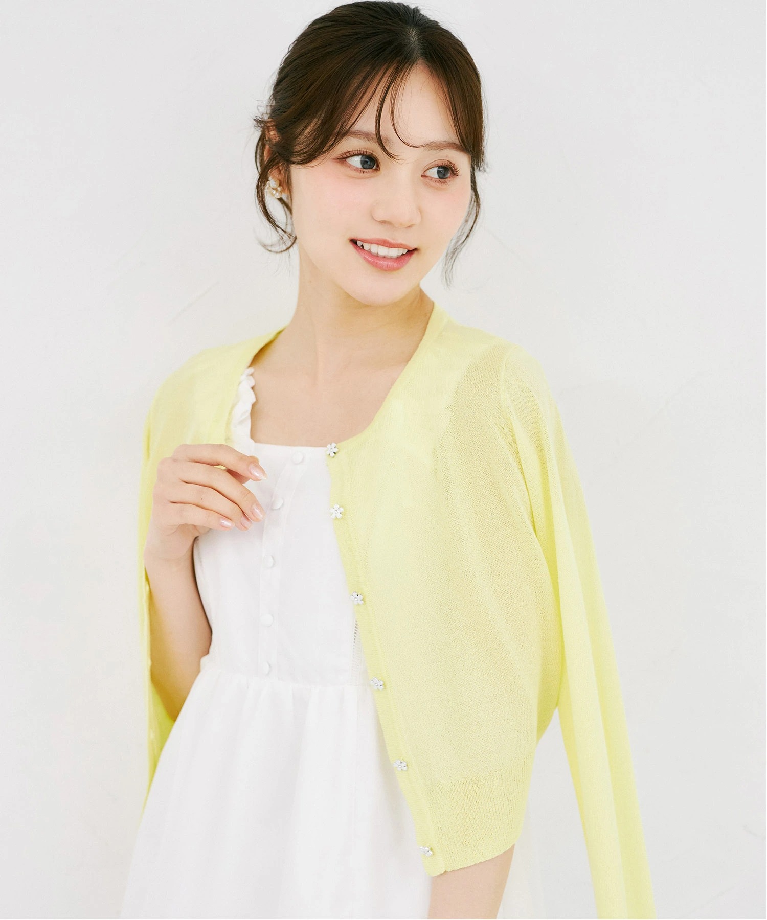ＵＶカット＆接触冷感＆花粉防止＆ハンドウォッシュ♪フラワー釦シアーカーディガン tocco closet(トッコクローゼット)※少量の在庫確保による再販売の為、交換は出来かねる場合がございます。※オフホワイトの入荷はありません