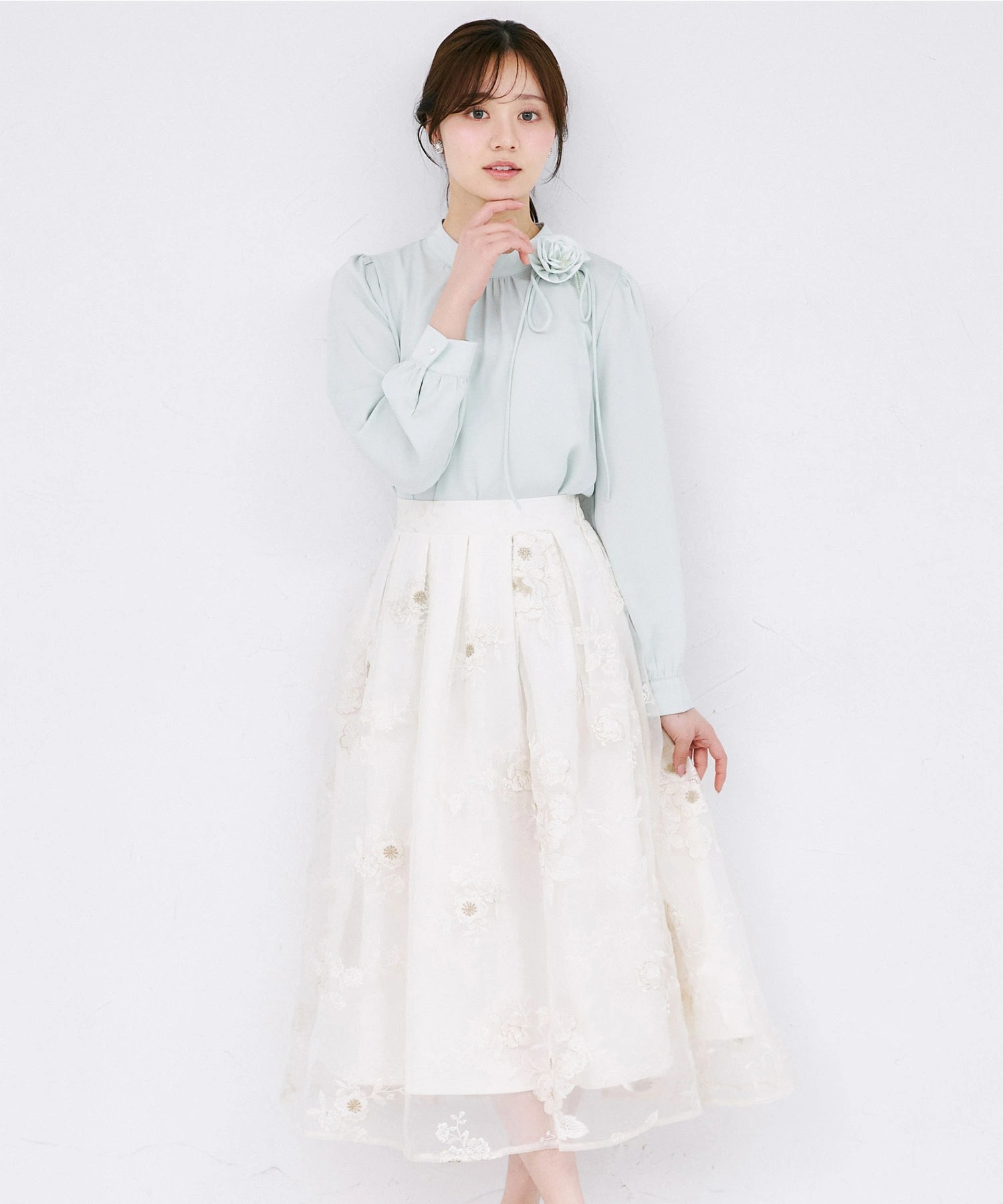 フラワー刺繍シアータックフレアスカート  tocco closet(トッコクローゼット) ＊スペシャルプライス品につき返品/キャンセル/配送日指定不可/ラッピング不可/少量在庫のセールの為交換は出来かねる場合がございます。