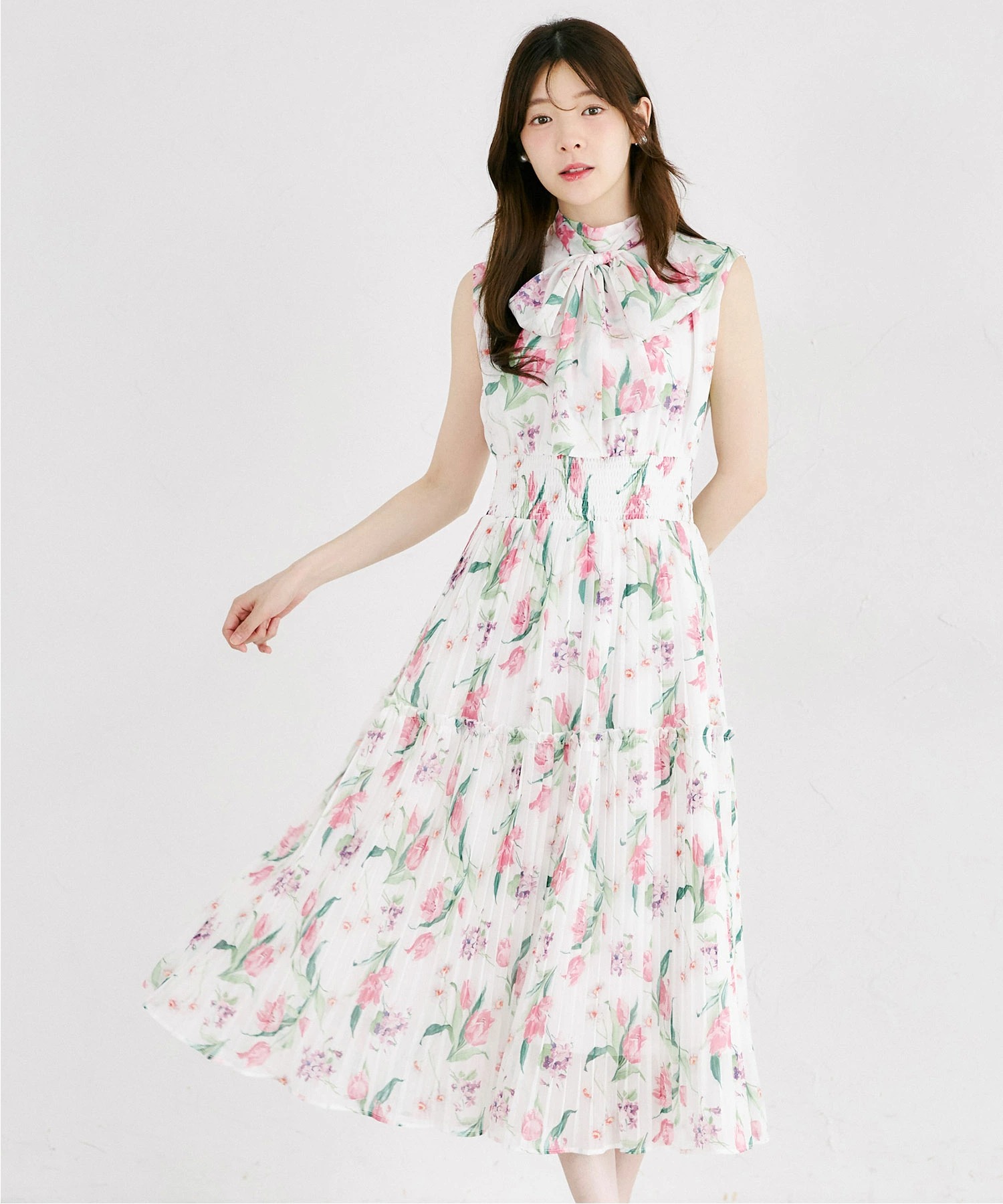 tocco トッコクローゼット　
２ＷＡＹボウタイリボン付きラメシフォンフラワープリントプリーツティアードワンピース