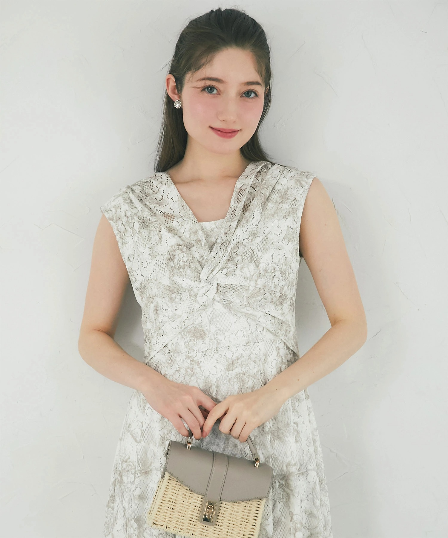 心まで華やぐフロントクロスカットレースフラワーワンピース  tocco closet(トッコクローゼット) ＊スペシャルプライス品につき返品/キャンセル/配送日指定不可/ラッピング不可/少量在庫のセールの為交換は出来かねる場合がございます。