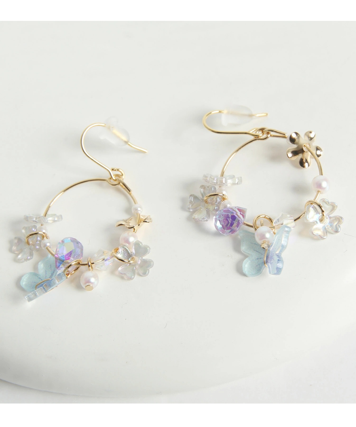 tocco トッコクローゼット　
パピヨン＆フラワーモチーフ付きピアス