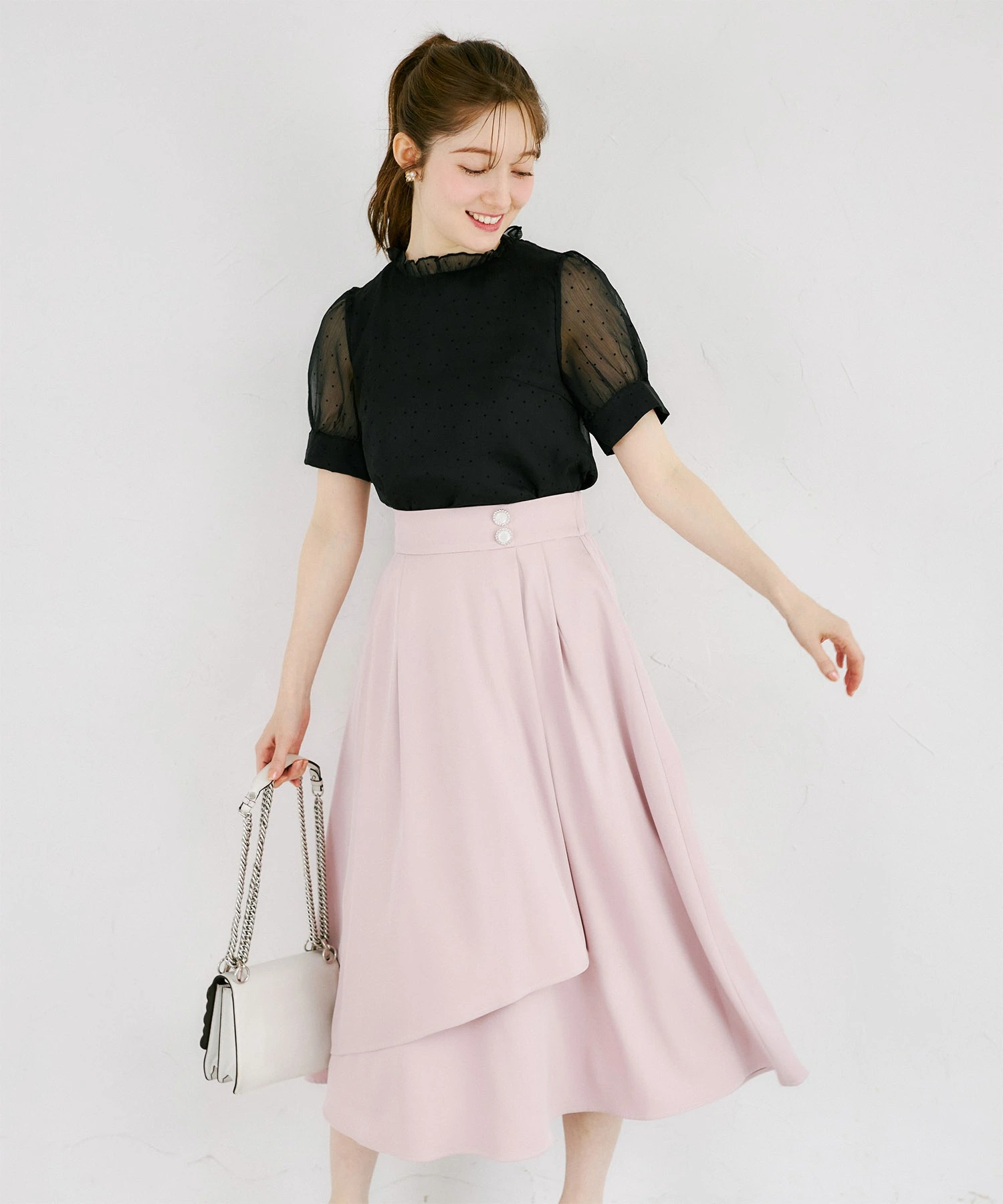 ウエストビジューボタン付きミモレ丈ラップスカート tocco closet(トッコクローゼット)＊スペシャルプライス品につき返品/キャンセル/配送日指定不可/ラッピング不可/少量在庫のセールの為交換は出来かねる場合がございます。