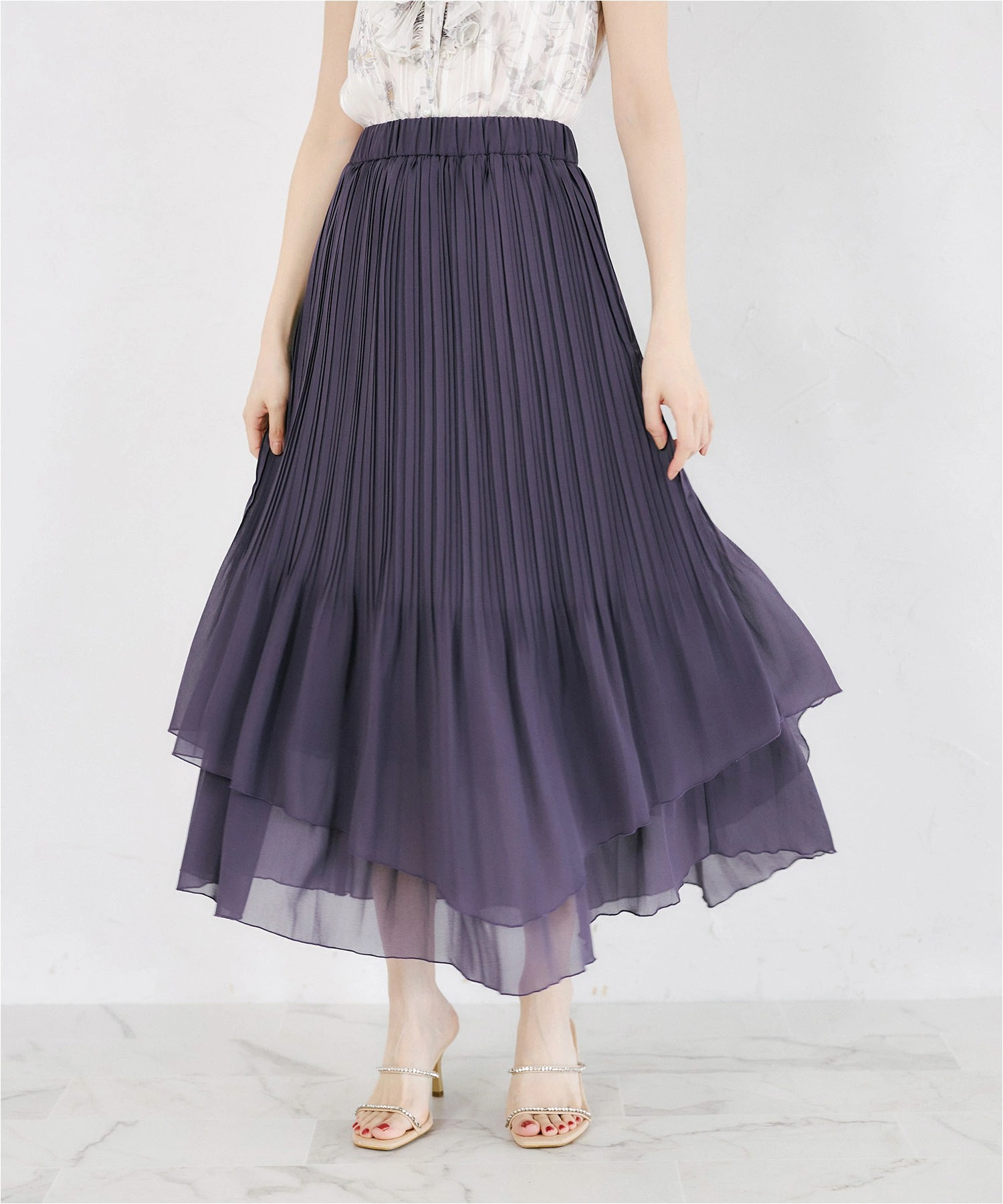 tocco トッコクローゼット　
歩くたびに美しく揺れるランダムティアードプリーツスカート