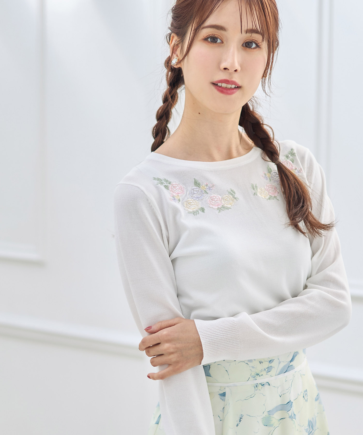 フラワー刺繍ラウンドネックニットプルオーバー【jaries ジャリース】 tocco closet(トッコクローゼット)　5/27スタート！スペシャルプライス＊スペシャルプライス品につき返品/交換/キャンセル/配送日指定不可/ラッピング不可