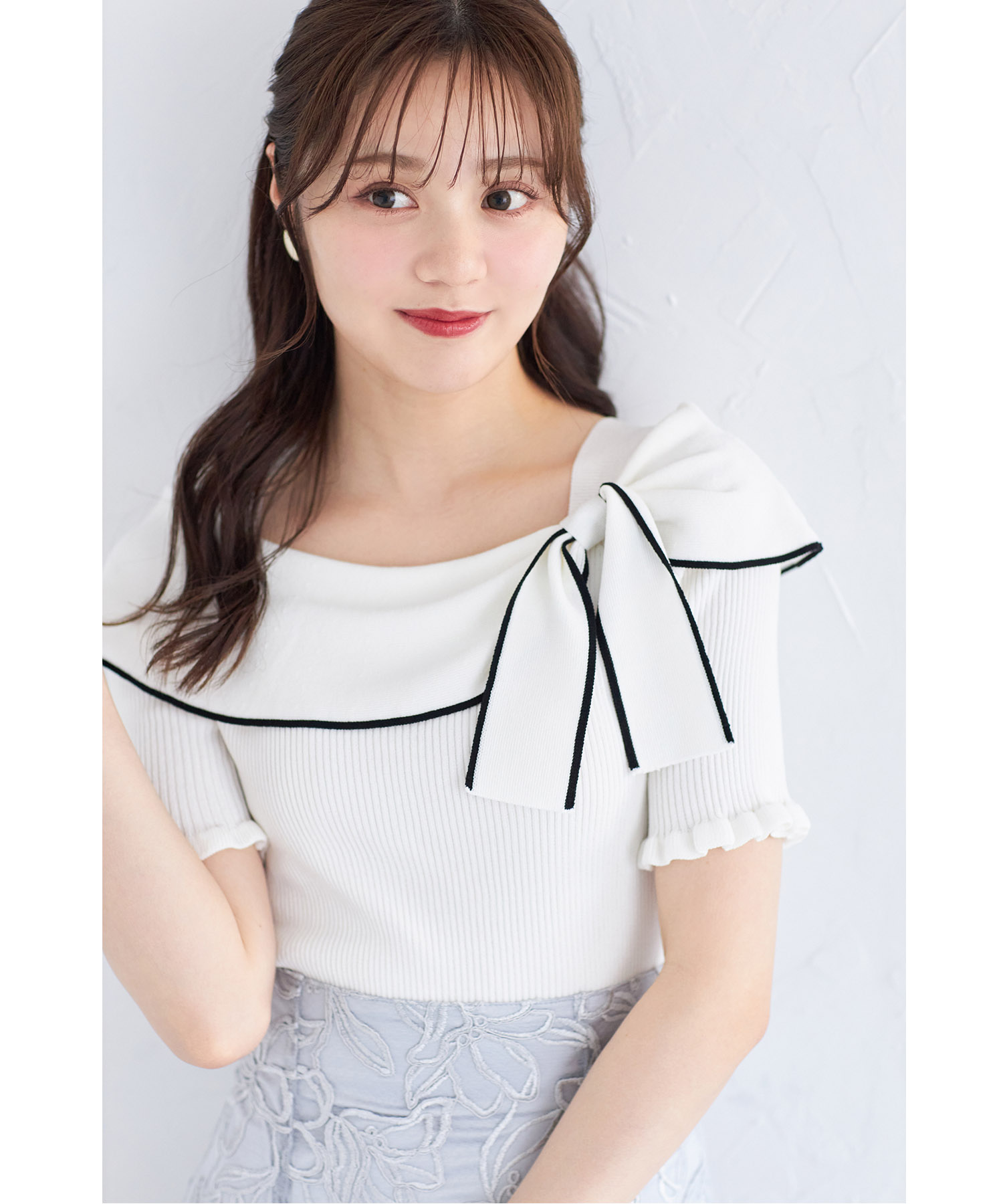 tocco トッコクローゼット　　
リボン付き配色ライン入りオフショルリブニットプルオーバー