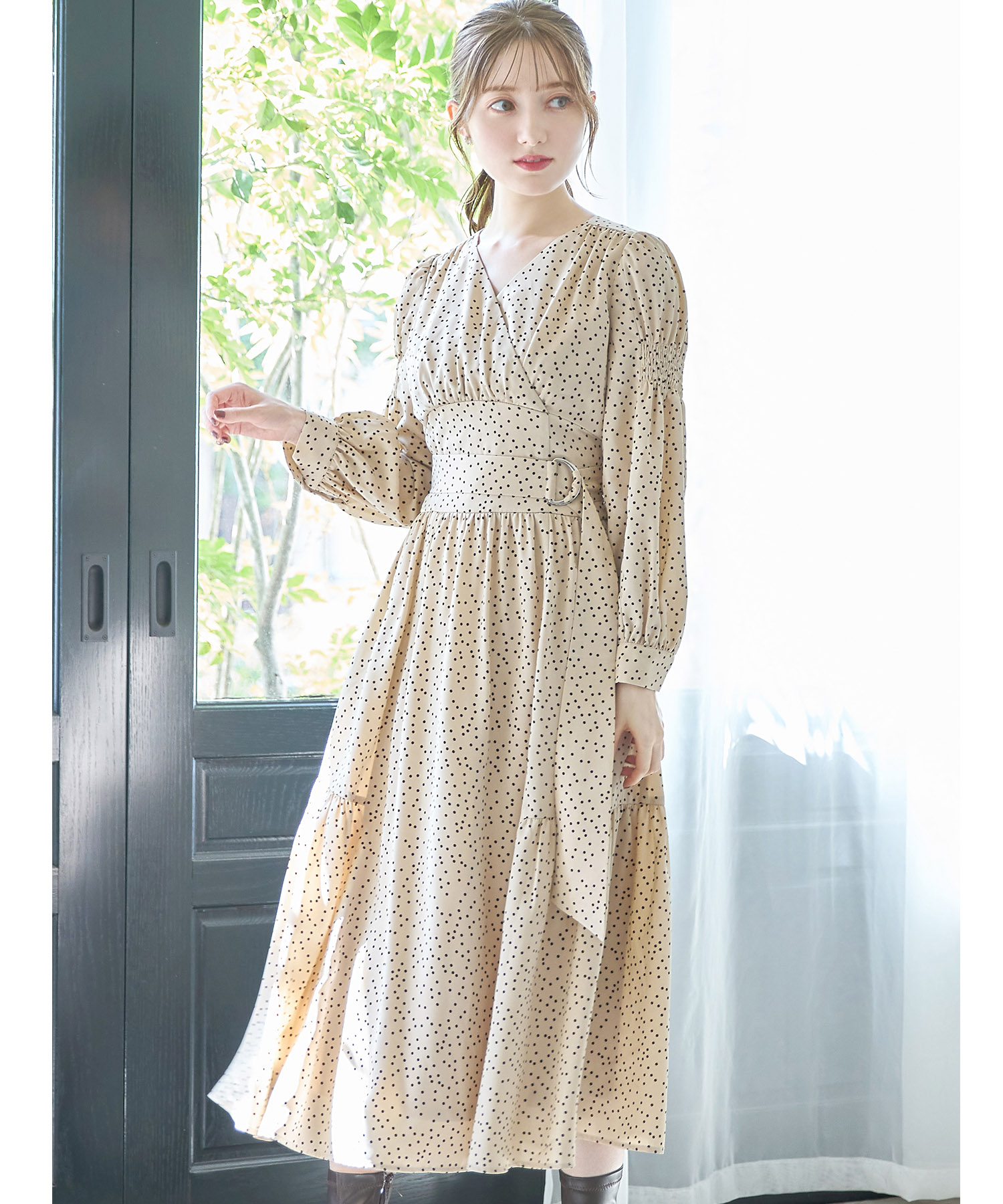ベルト付きシャーリングスリーブランダムドットカシュクールワンピース ≪@cherish.myheartさんコラボ≫＊スペシャルプライス品につき返品/キャンセル/配送日指定不可/ラッピング不可/少量在庫のセールの為交換は出来かねる場合がございます。