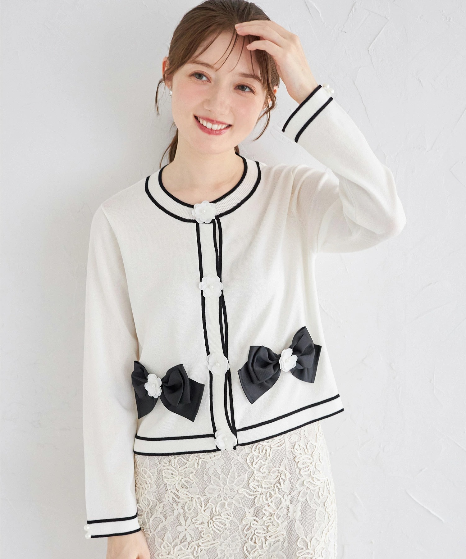 tocco トッコクローゼット　フラワーモチーフ＆リボン付きバイカラーニットカーディガン