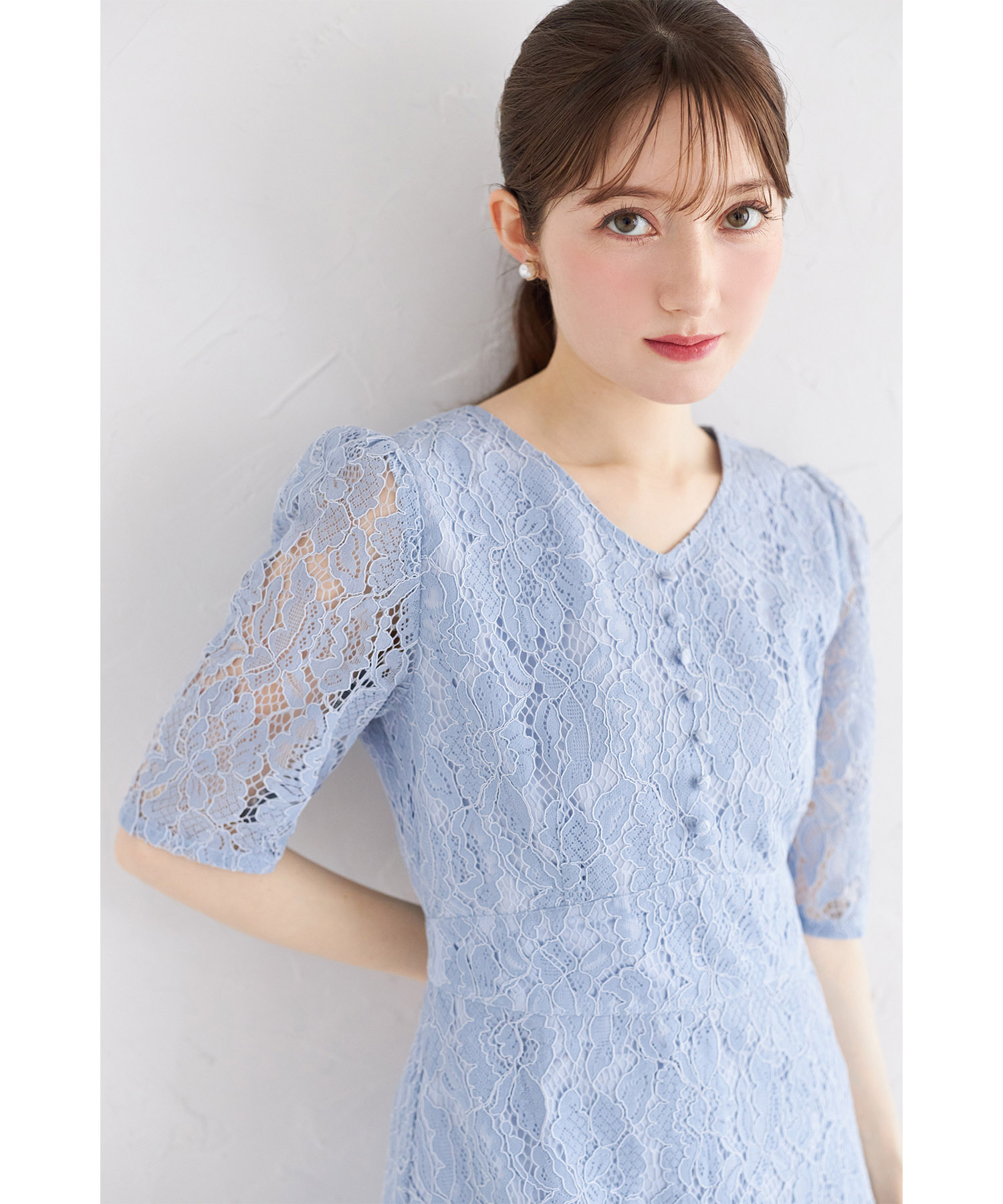 tocco トッコクローゼット　　
くるみ飾り釦付きフラワーレースワンピース