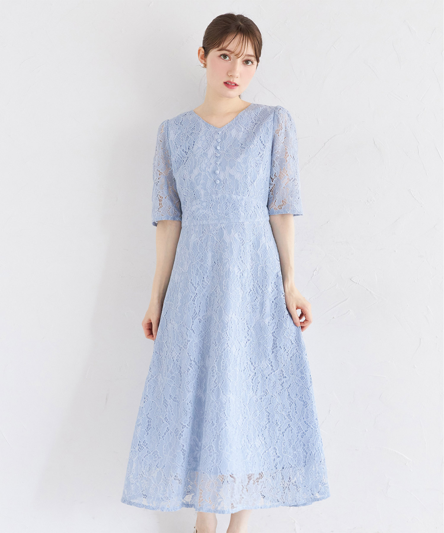 tocco トッコクローゼット　　
くるみ飾り釦付きフラワーレースワンピース